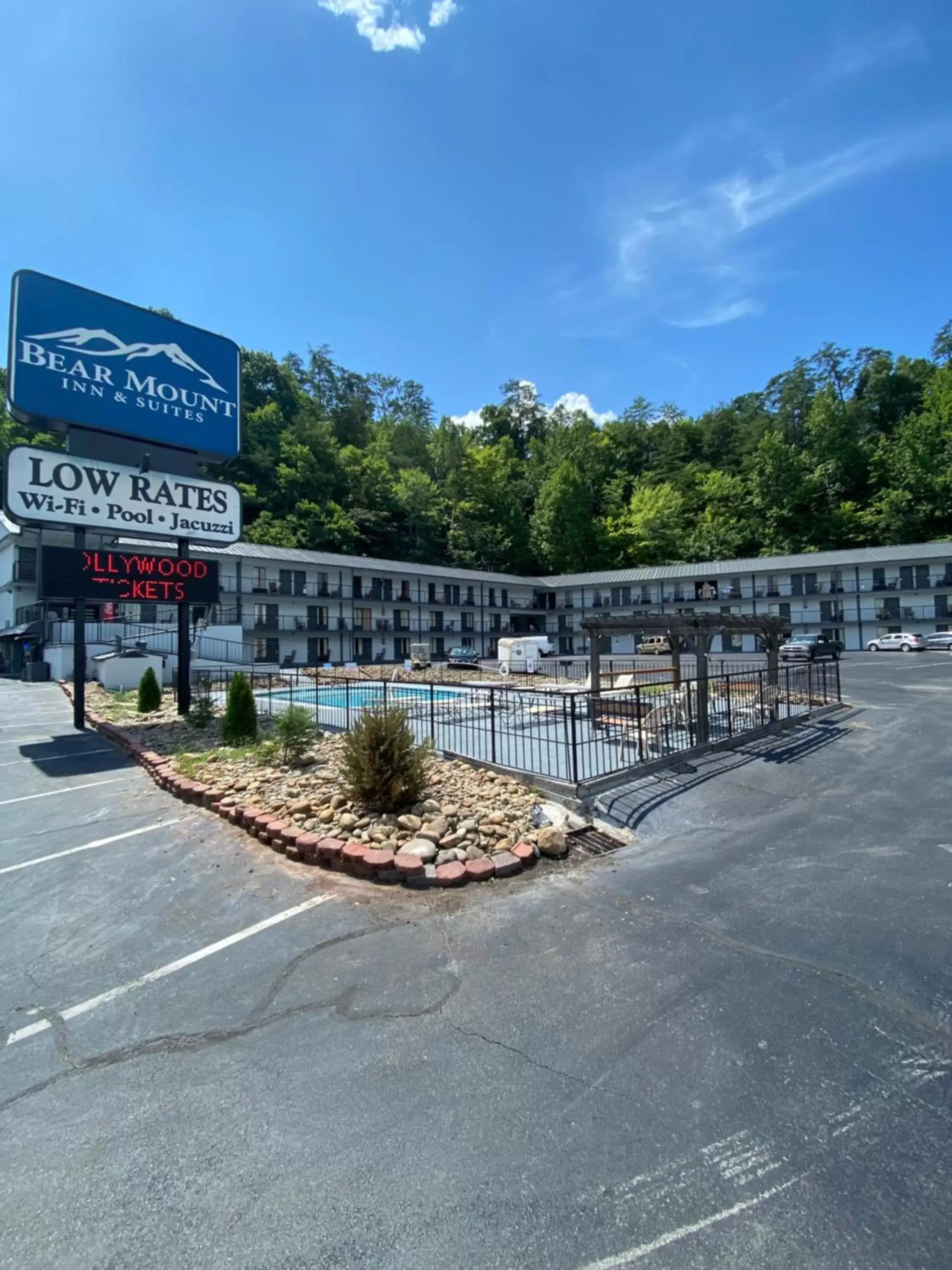 Property Building in Bear Mount Inn & Suites