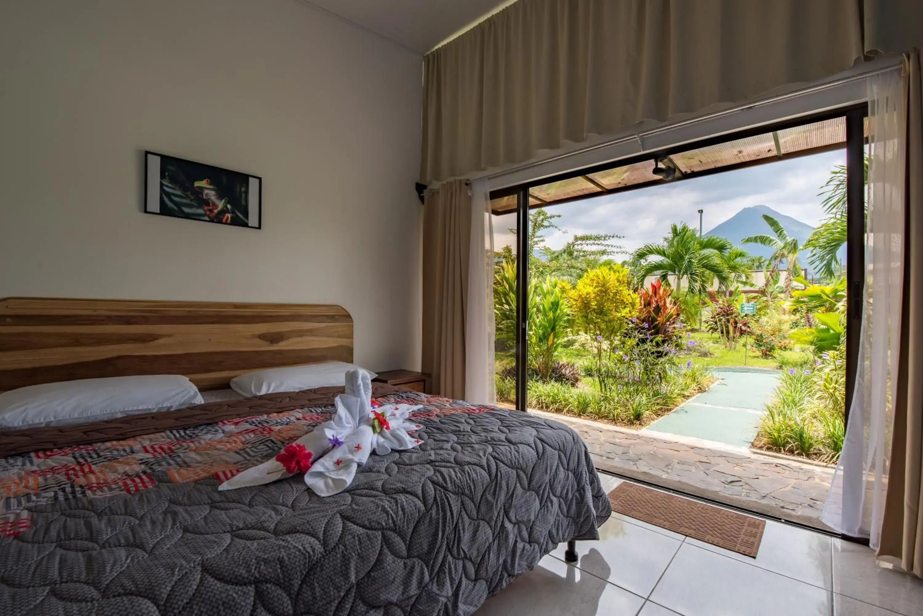 Garden, Bed in Hotel Secreto La Fortuna