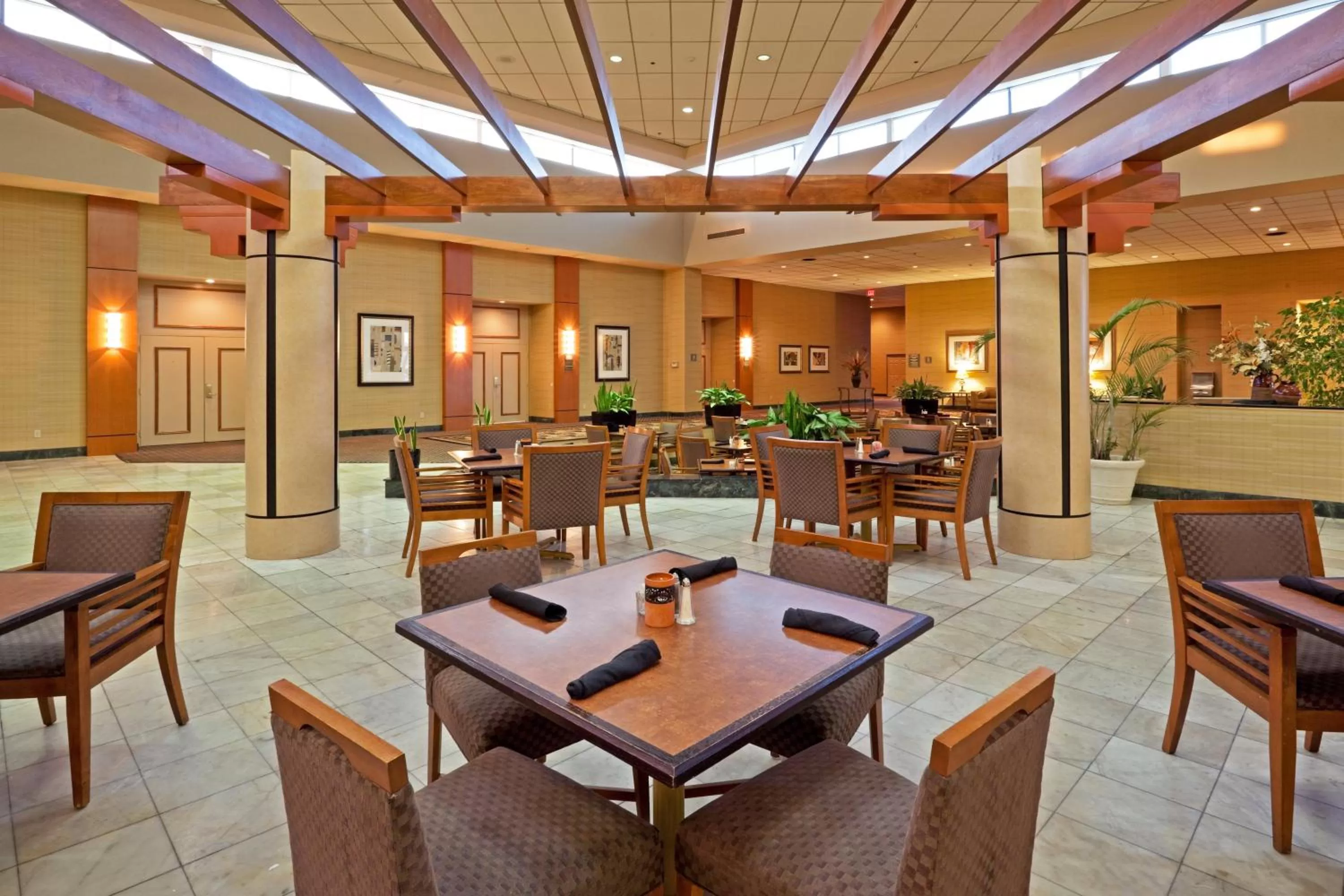 Restaurant/places to eat in Holiday Inn Philadelphia South-Swedesboro by IHG