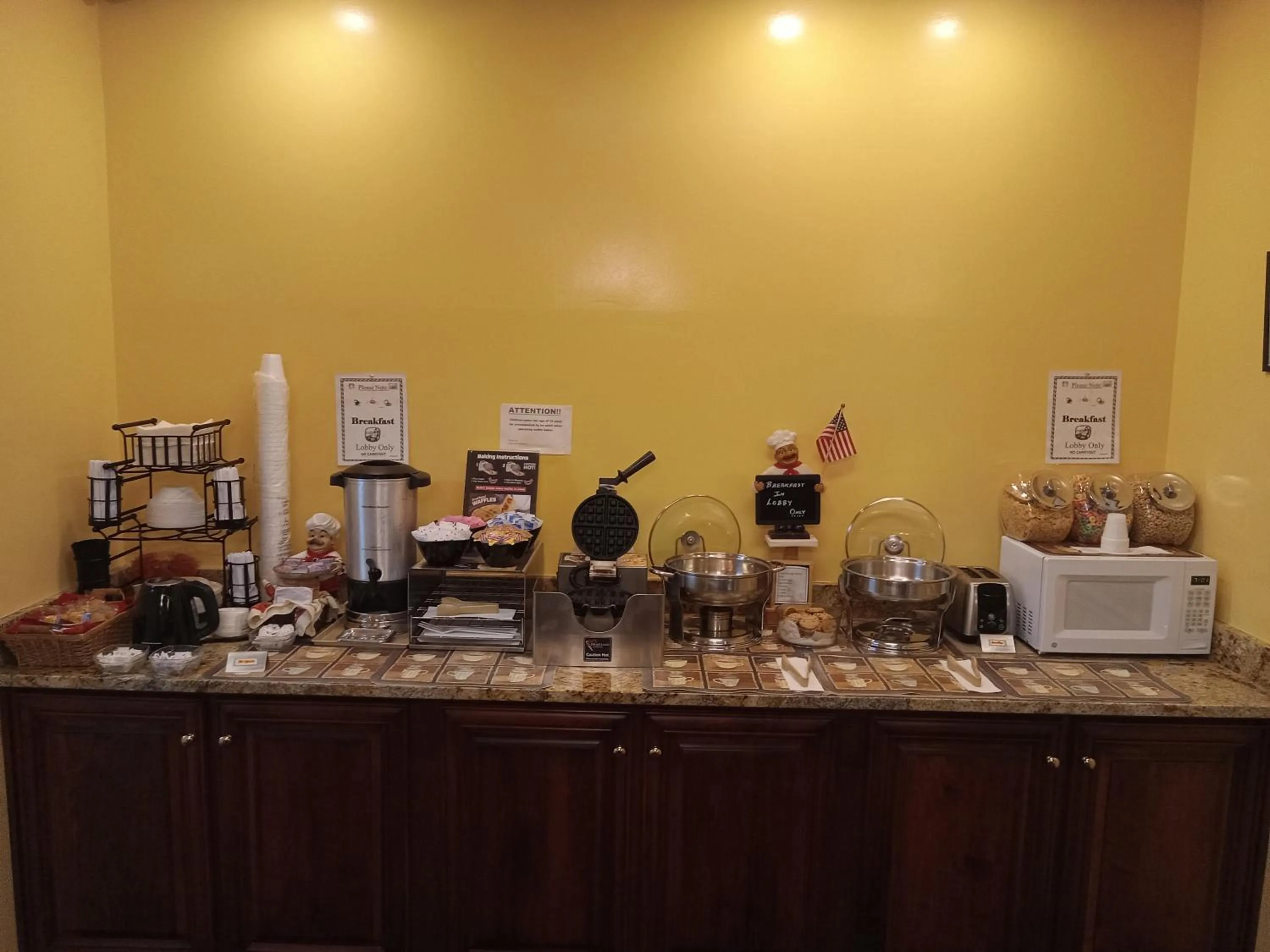 Coffee/tea facilities in Country Hearth Inn-Union City