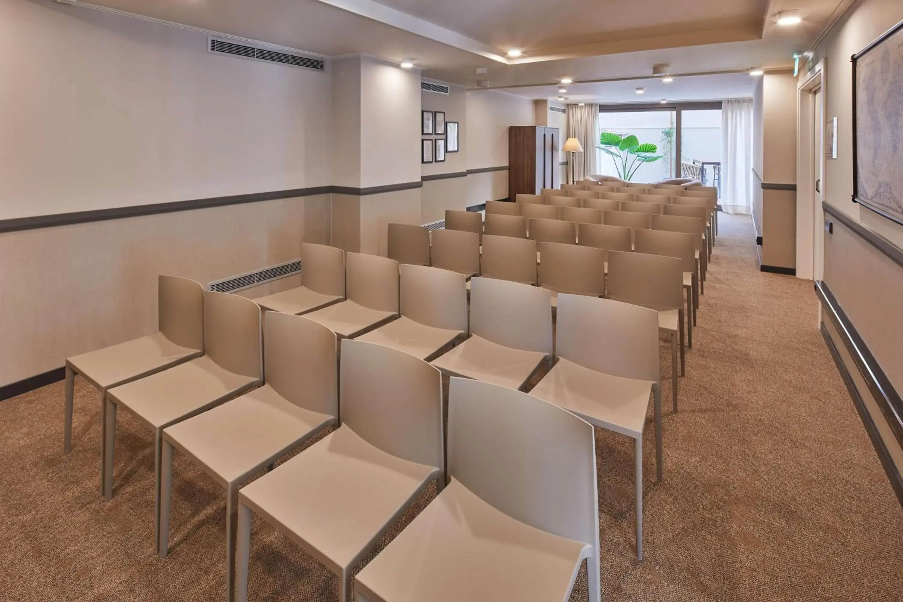 Meeting/conference room, Business Area/Conference Room in Via Sants Hotel Barcelona, Tapestry Collection By Hilton