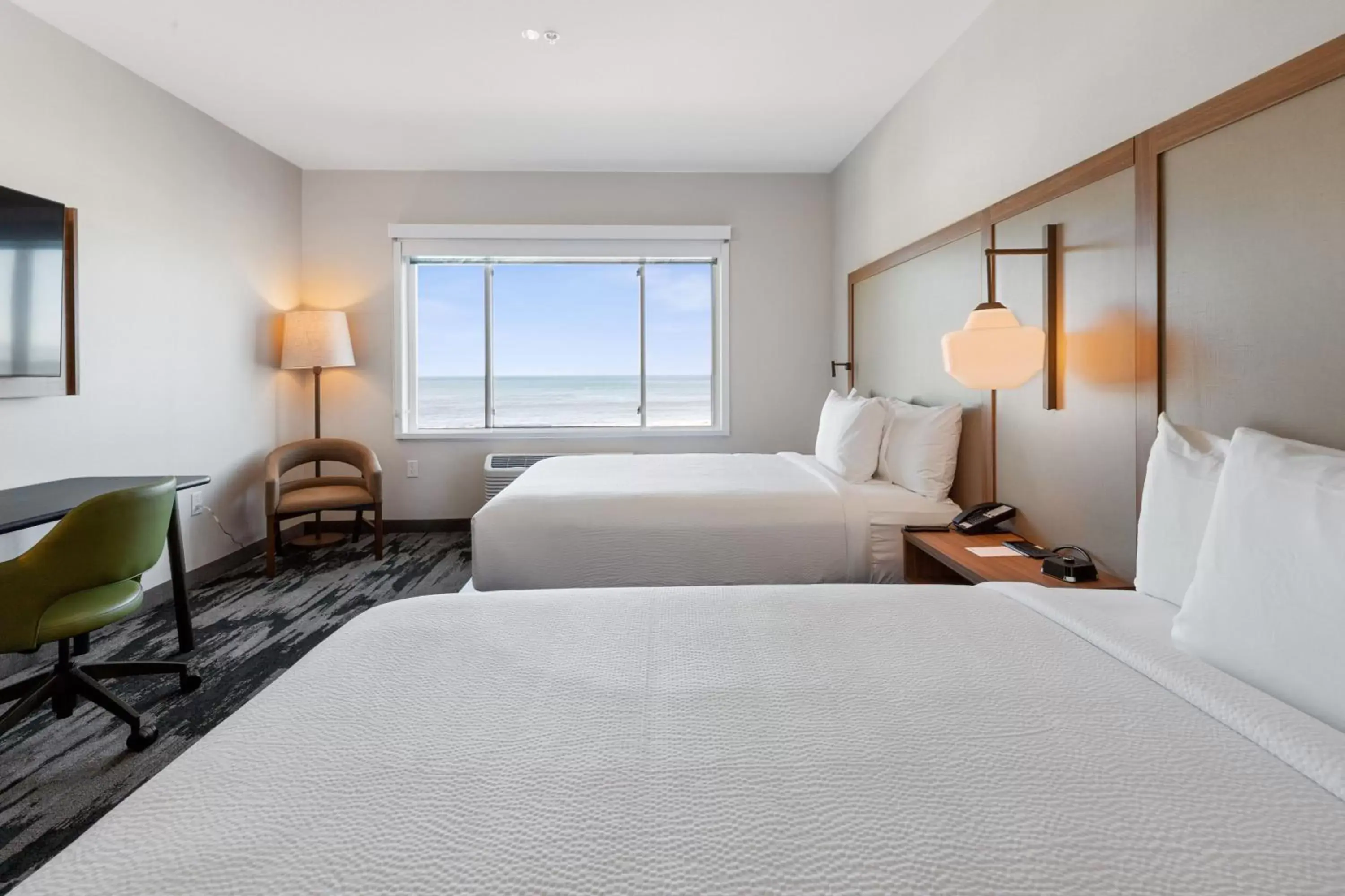 Photo of the whole room, Bed in Fairfield by Marriott Inn & Suites San Francisco Pacifica