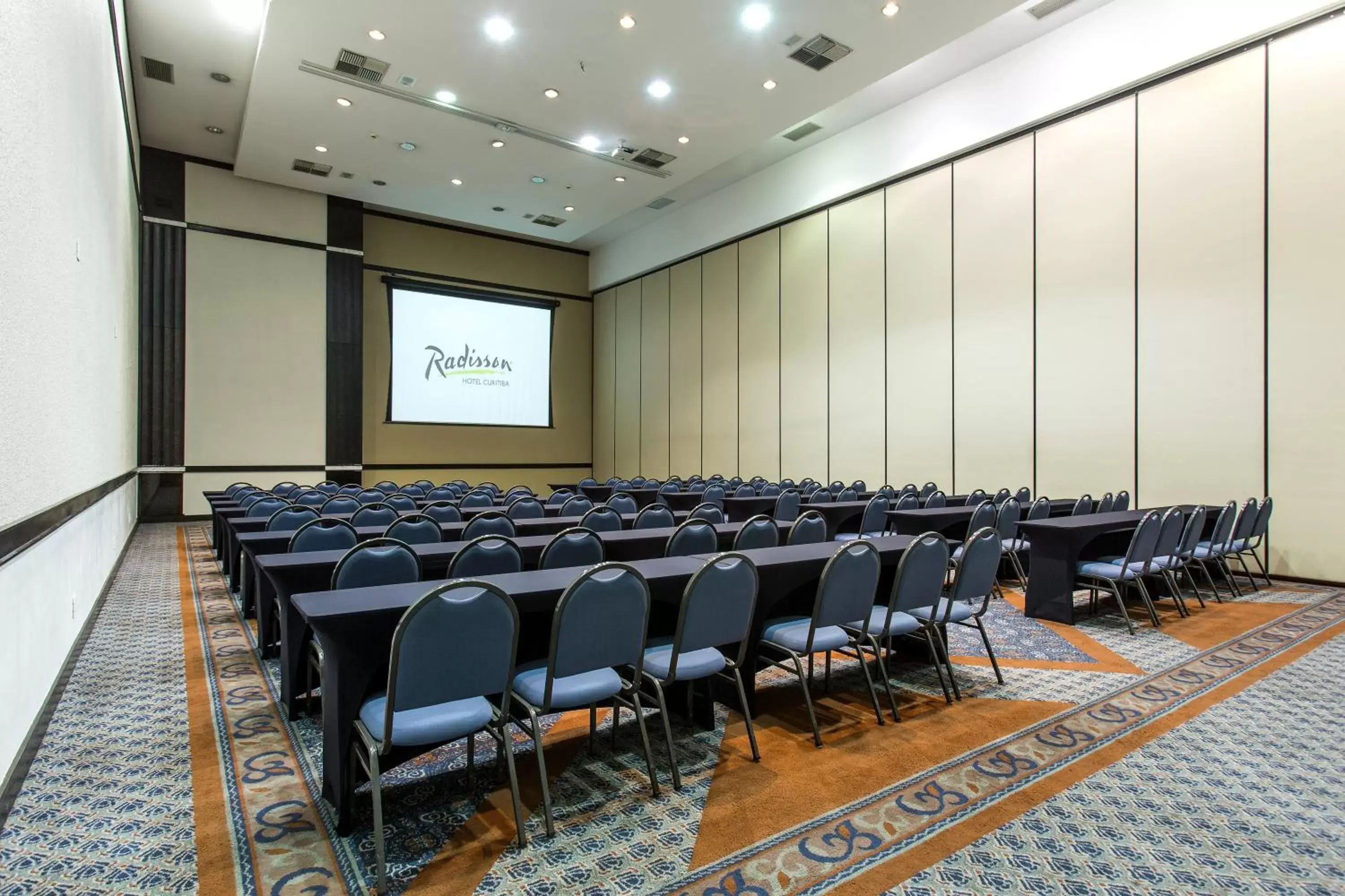 Business facilities in Radisson Hotel Curitiba