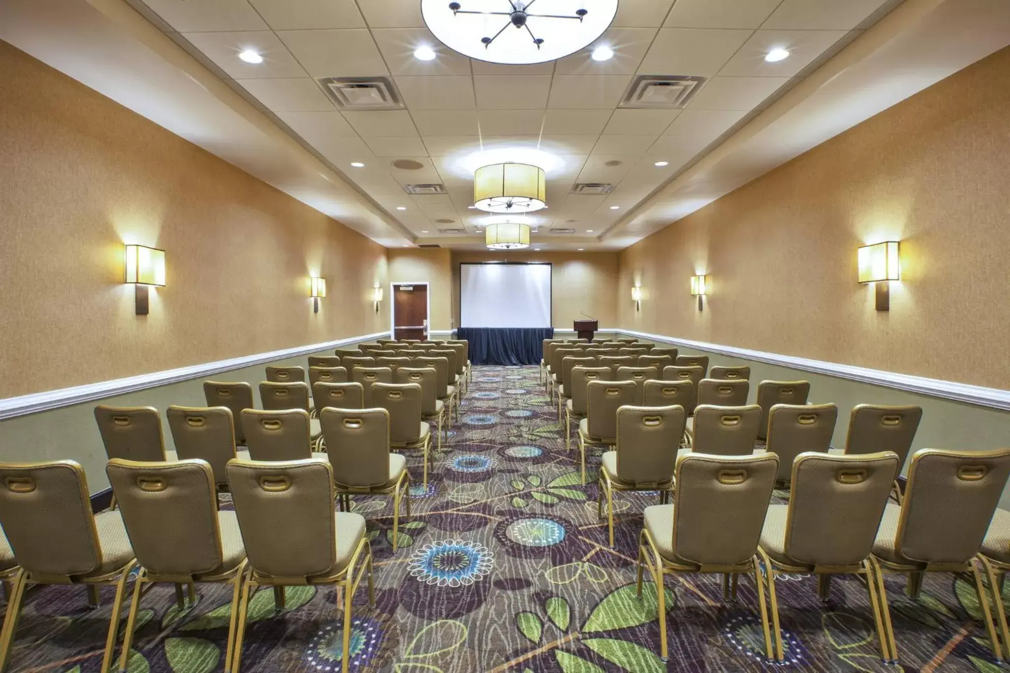 Meeting/conference room in Holiday Inn National Airport/Crystal City, an IHG Hotel