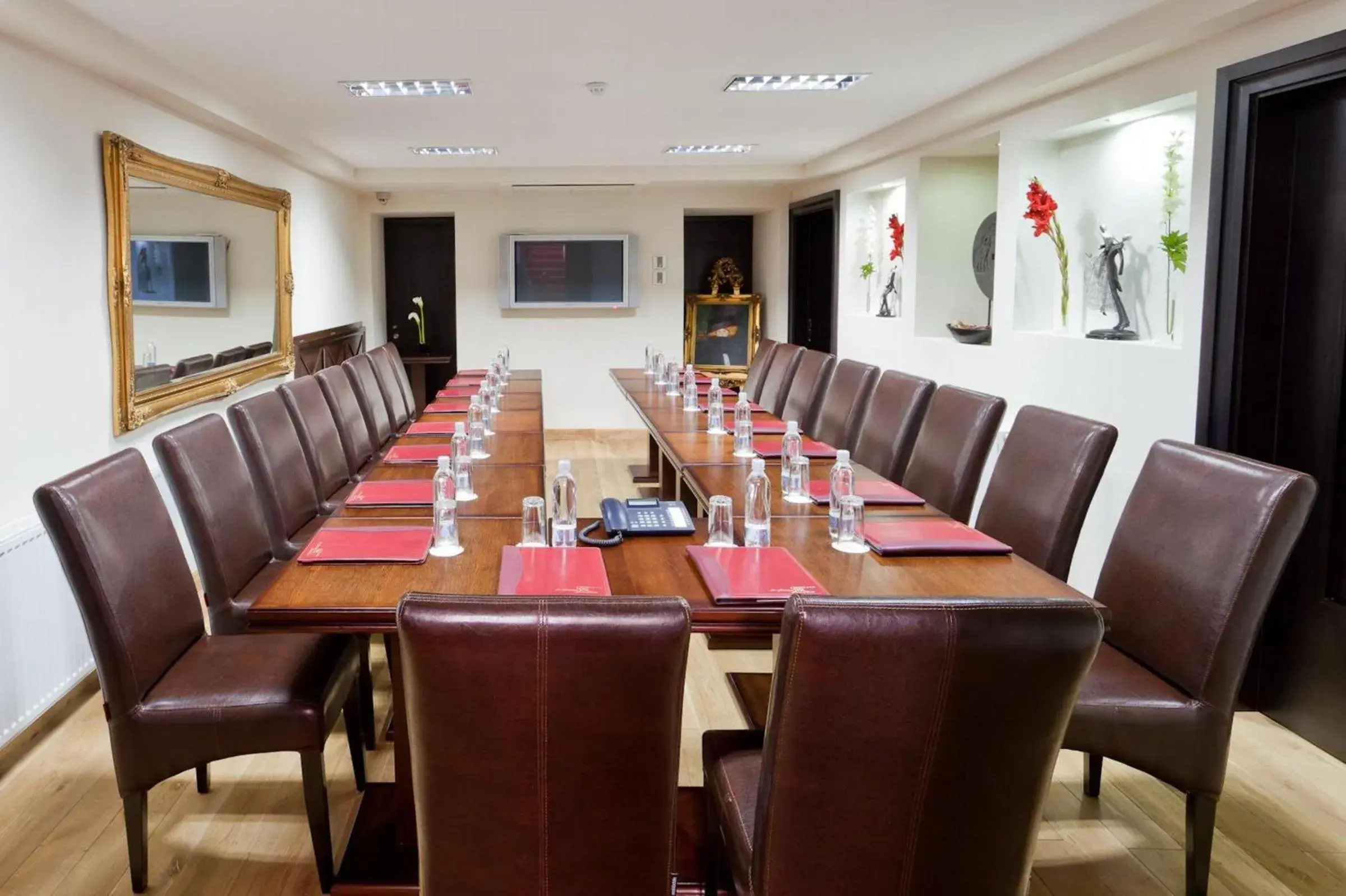 Business facilities in MOXA Bucharest Boutique Hotel