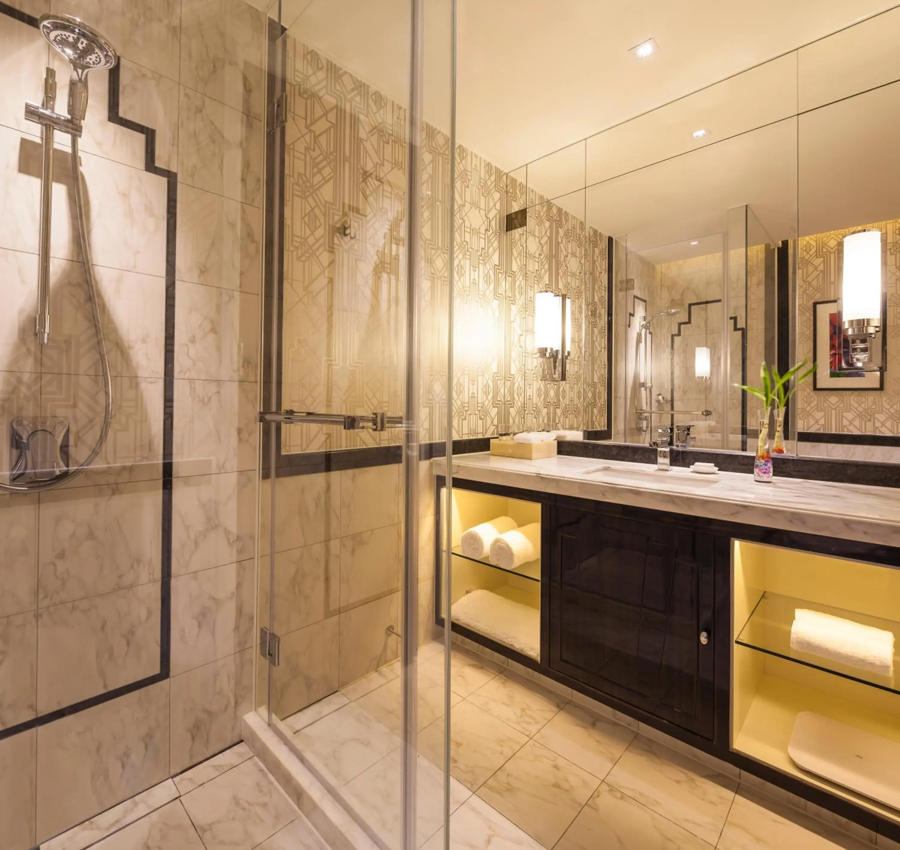 Bathroom, Lobby/Reception in Jinjiang Metropolo Hotel Classiq Shanghai Bund Circle