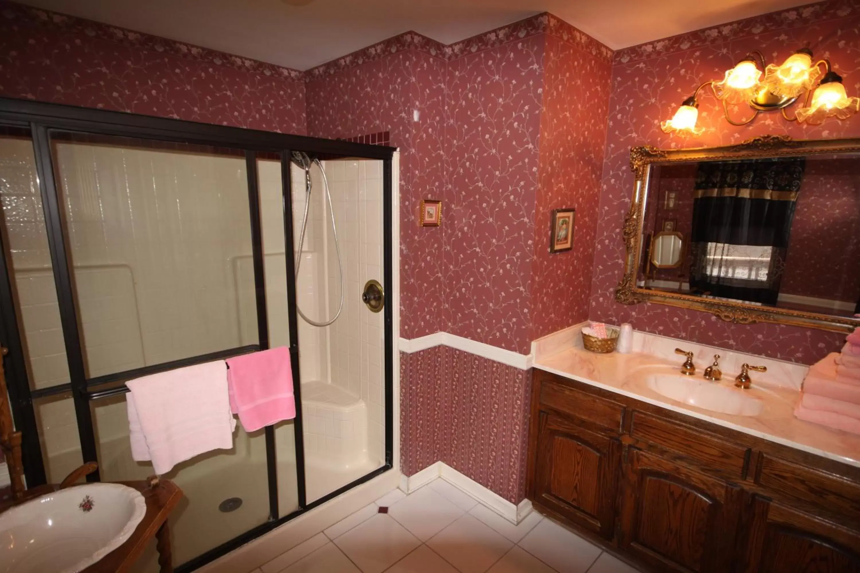 Bathroom in Arrowhead Lake Inn