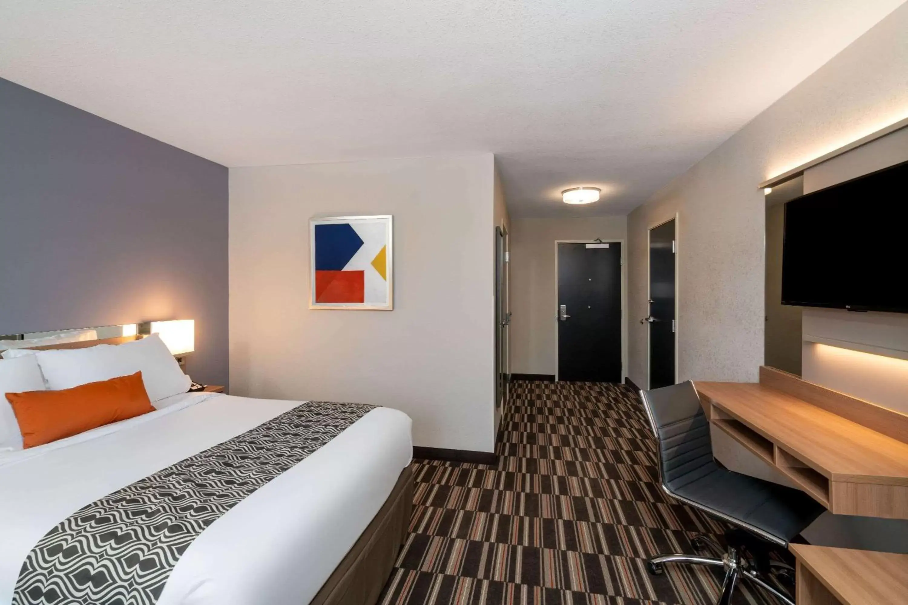 Photo of the whole room, Bed in Microtel Inn & Suites by Wyndham Carlisle