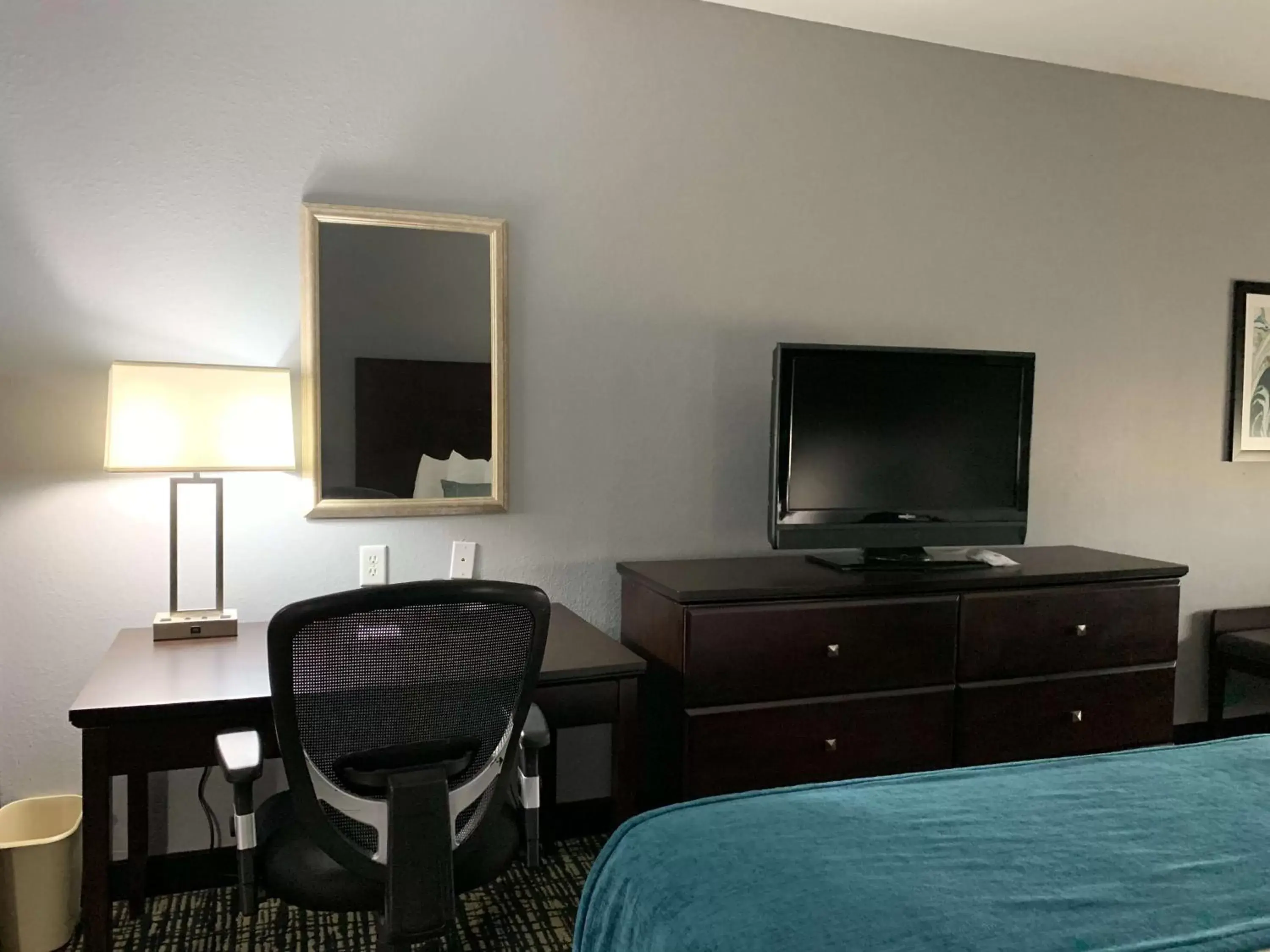 Photo of the whole room, TV/Entertainment Center in Best Western Plus Olive Branch Hotel & Suites