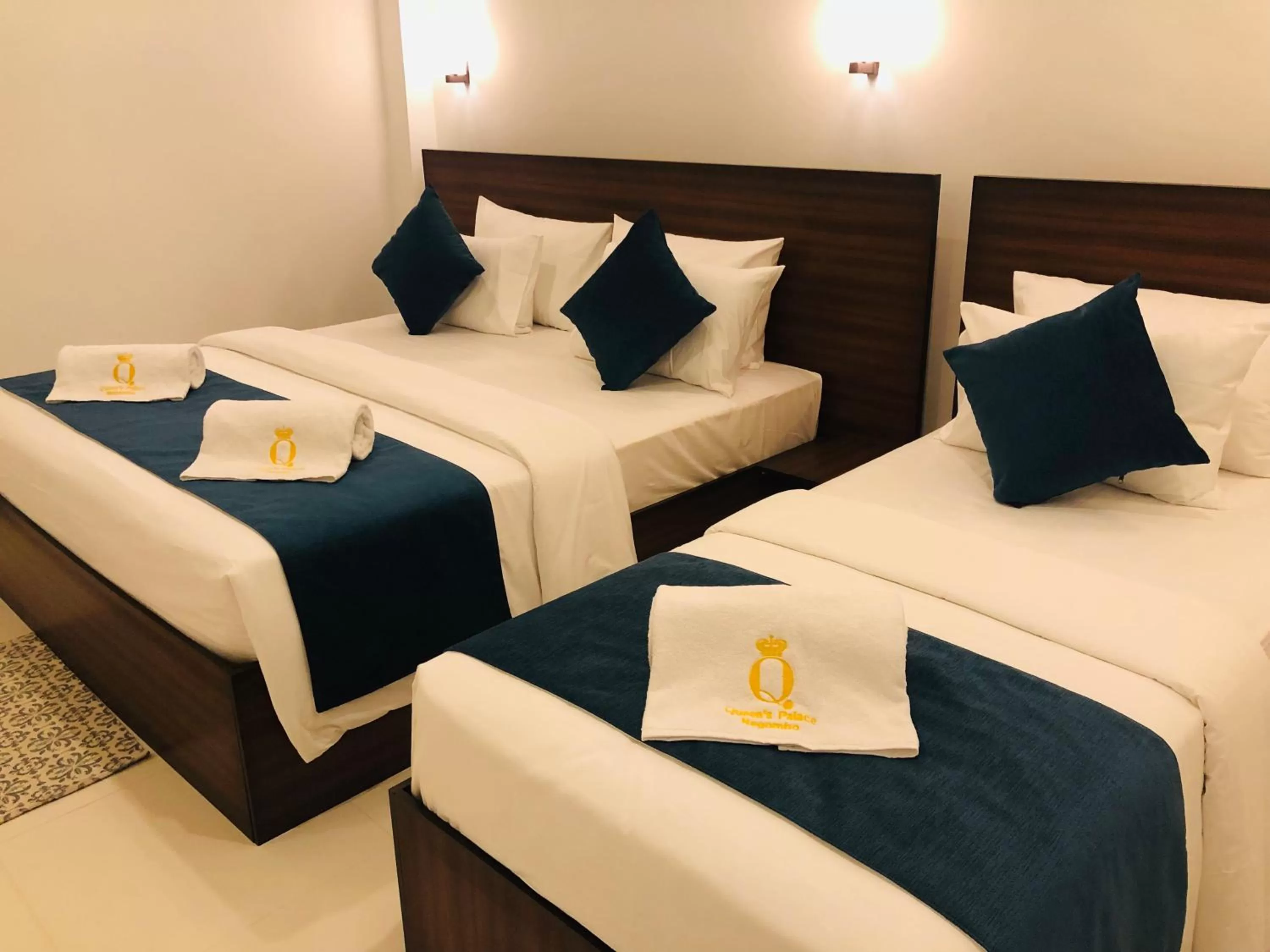 Bedroom, Bed in Negombo New Queen's Palace