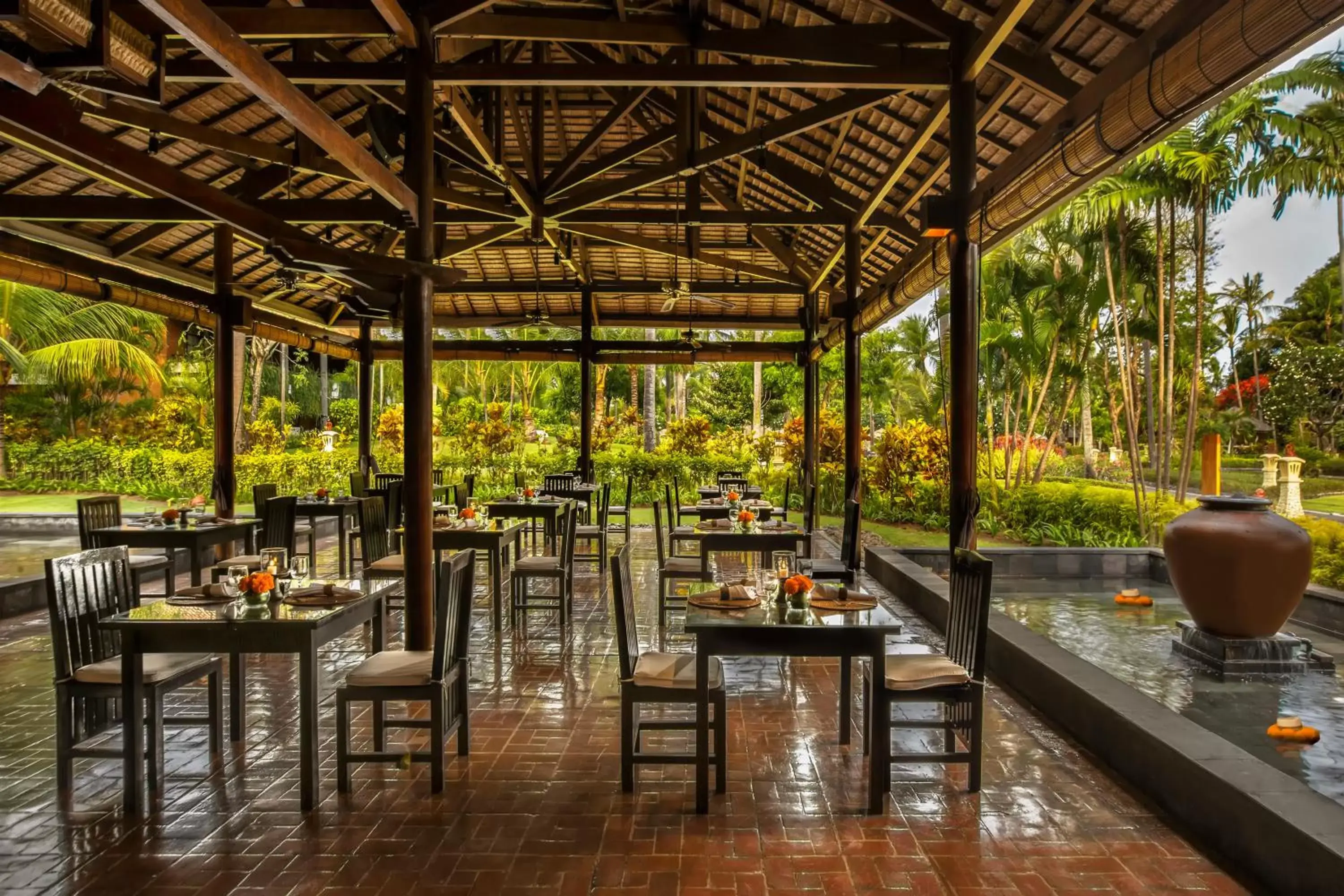 Restaurant/Places to Eat in Melia Bali