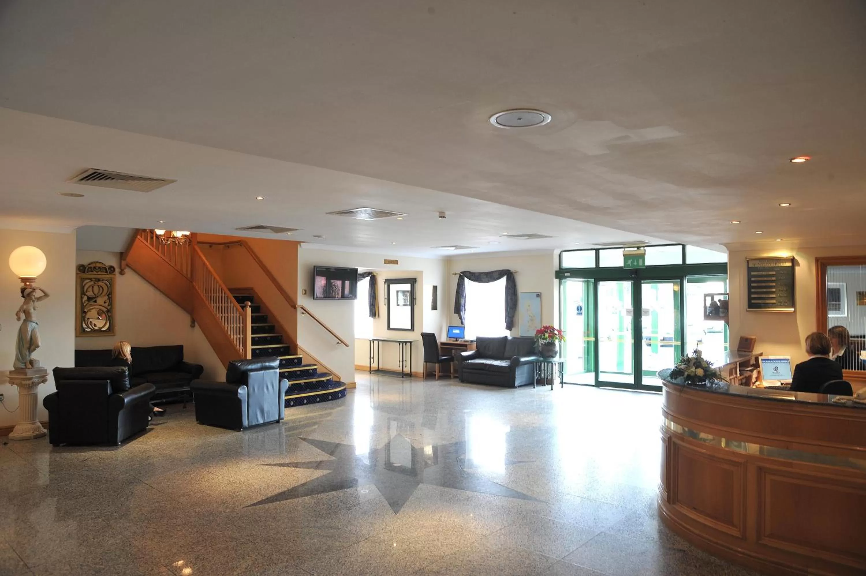 Lobby or reception in Best Western Plus Bentley Hotel