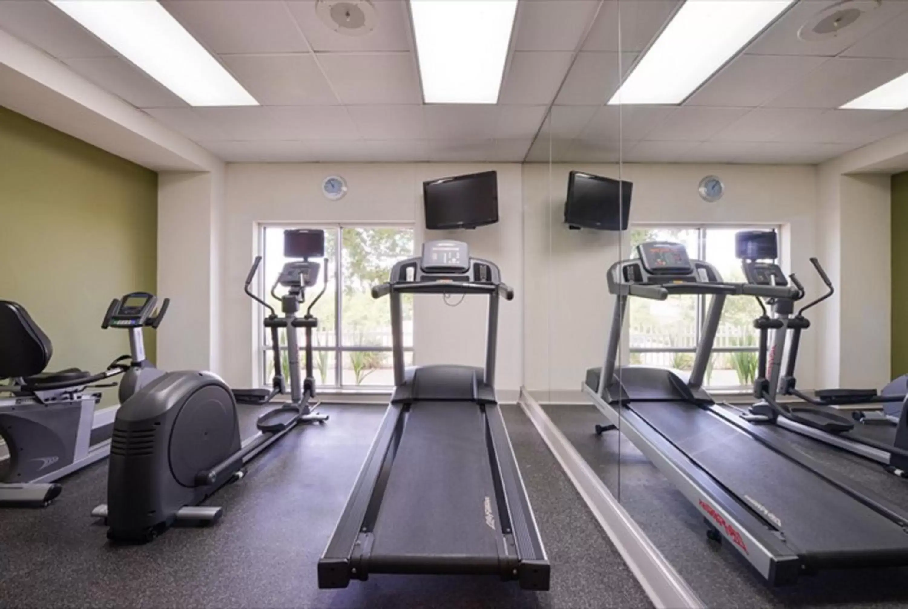 Spa and wellness centre/facilities, Fitness Center/Facilities in Holiday Inn Express Hotel & Suites Mooresville - Lake Norman, an IHG Hotel