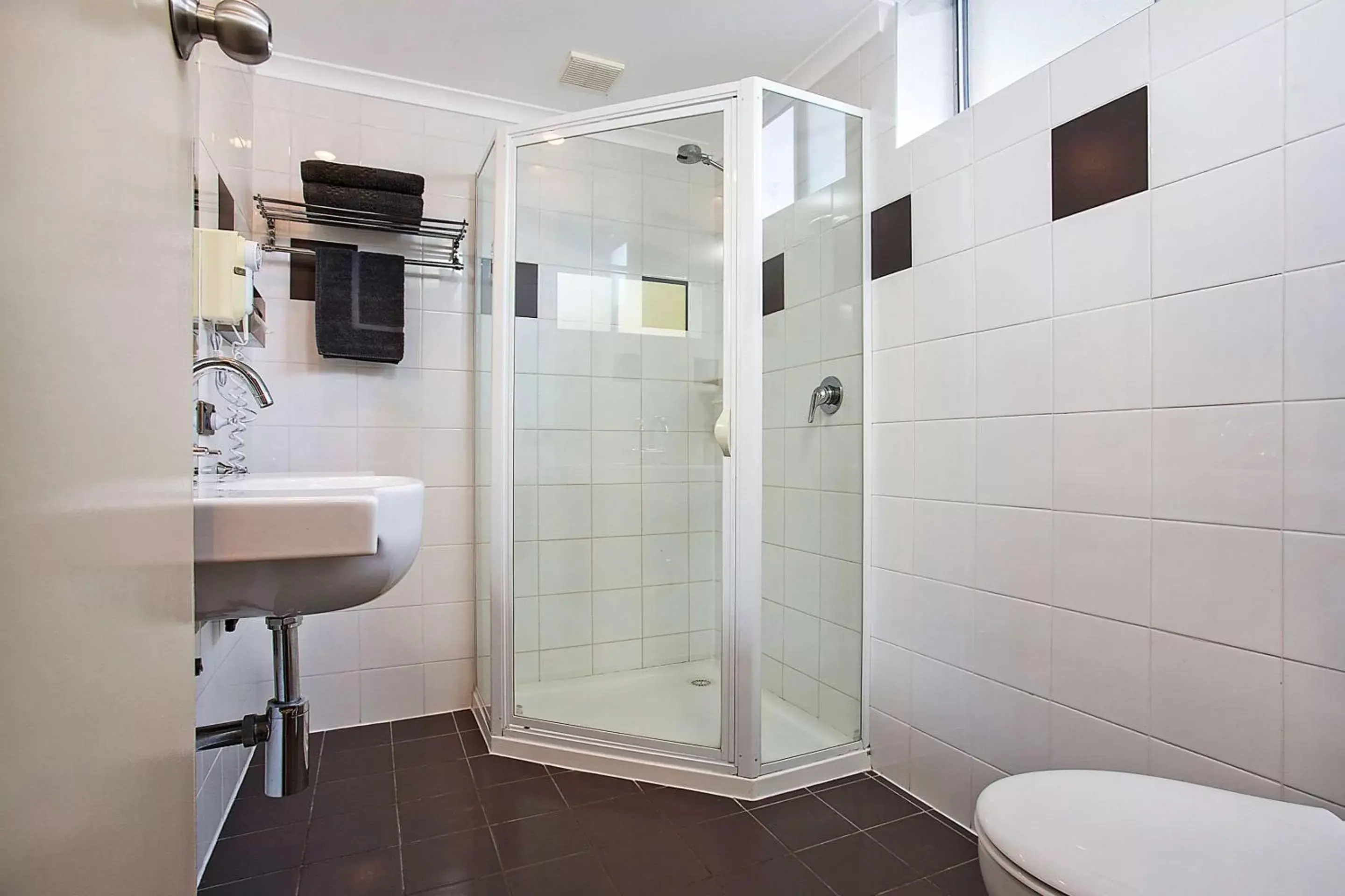 Bathroom in Comfort Inn on Raglan