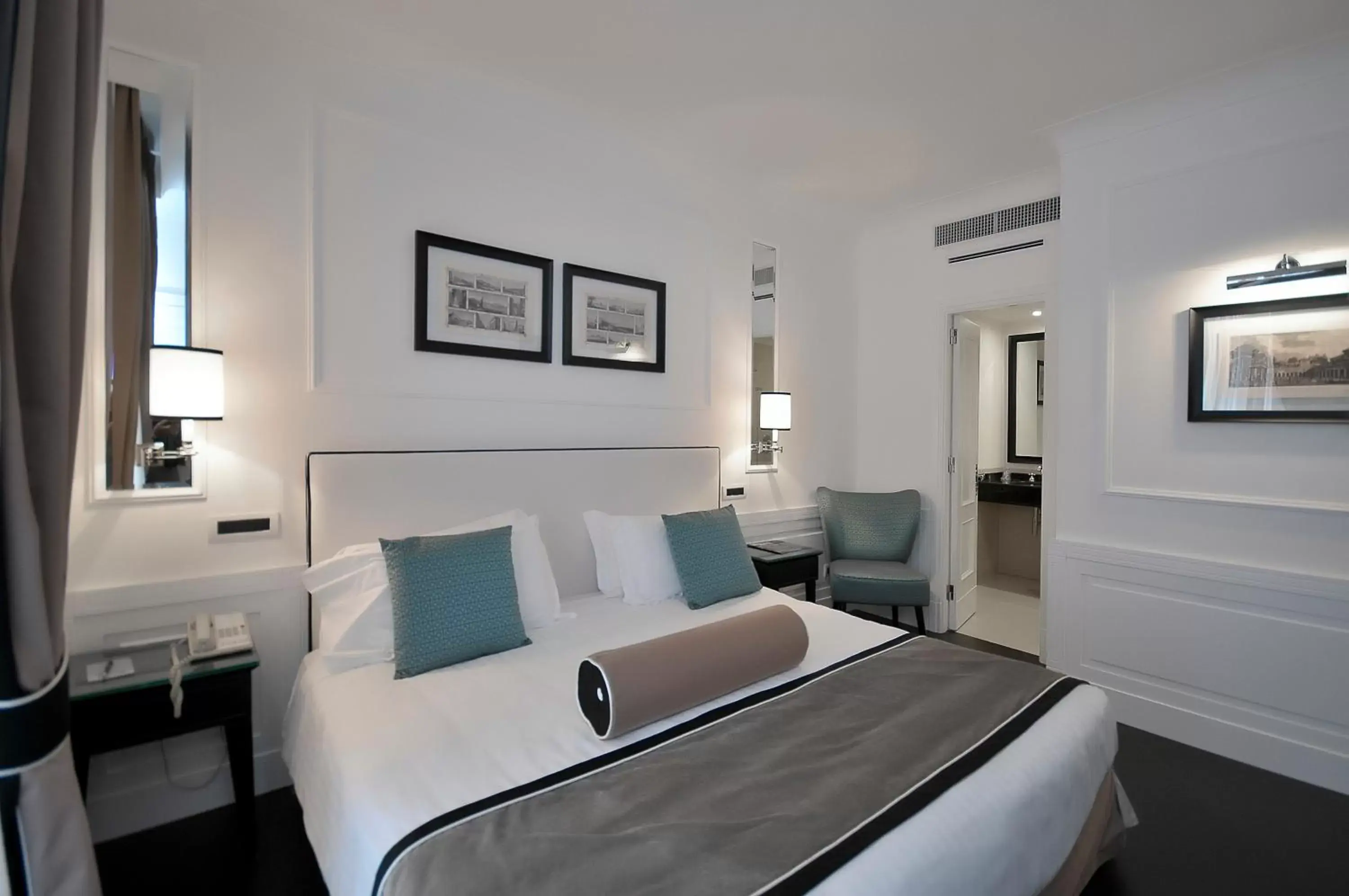 Bedroom, Bed in Grand Hotel Oriente