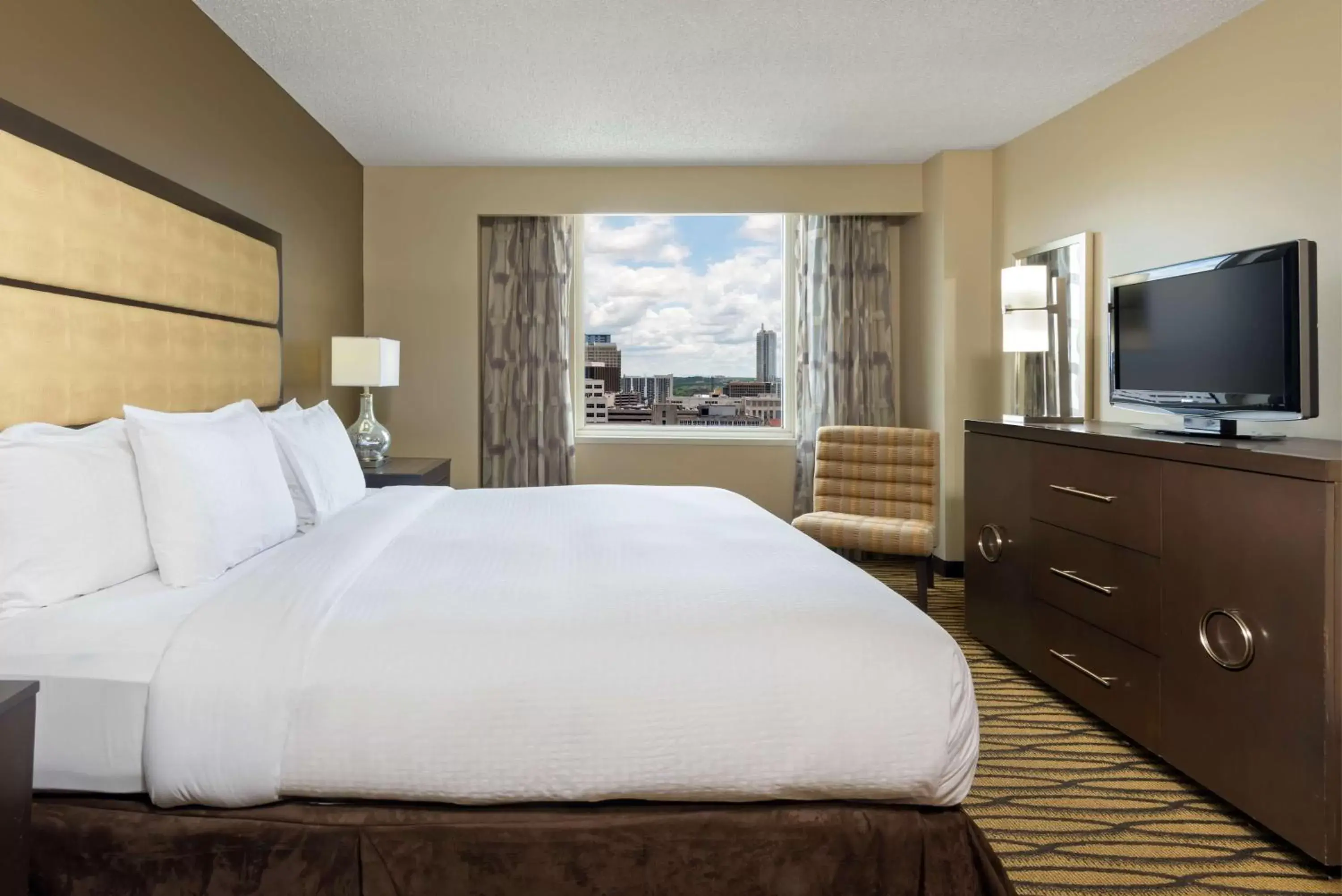 Bedroom, Bed in DoubleTree Suites by Hilton Hotel Austin