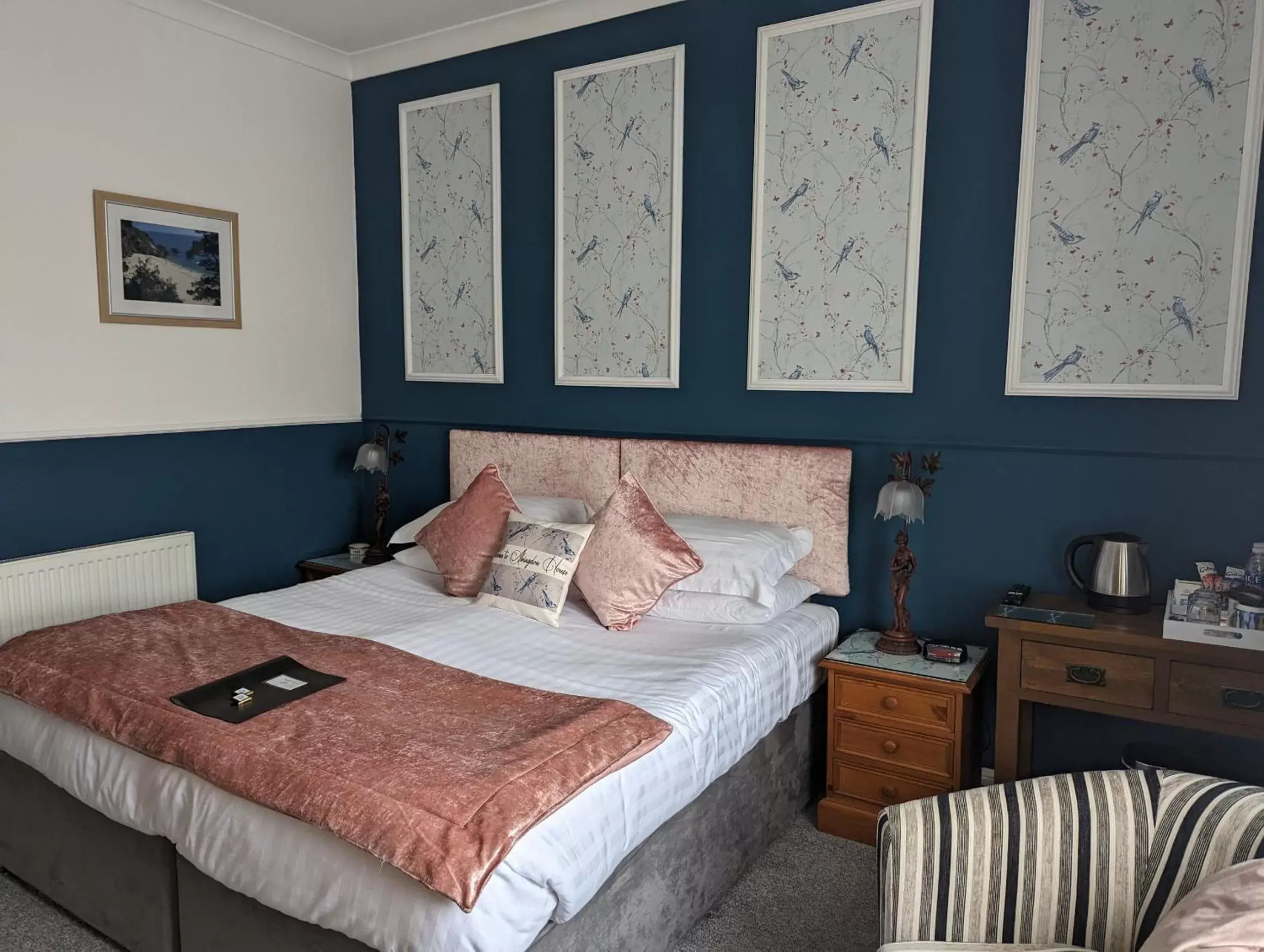 Bedroom, Bed in Abingdon House