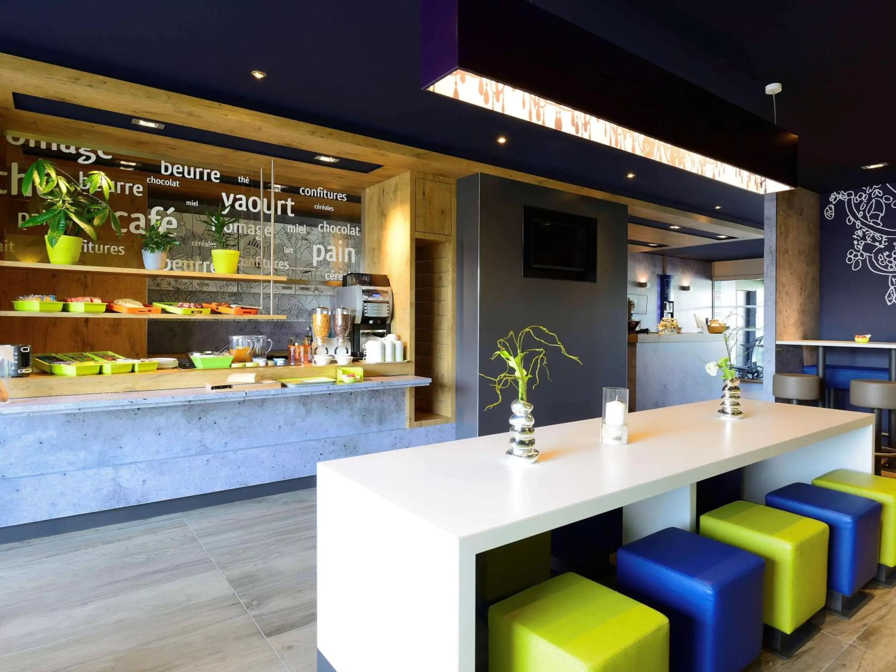 Restaurant/places to eat, Lounge/Bar in ibis budget Cherbourg - La Glacerie