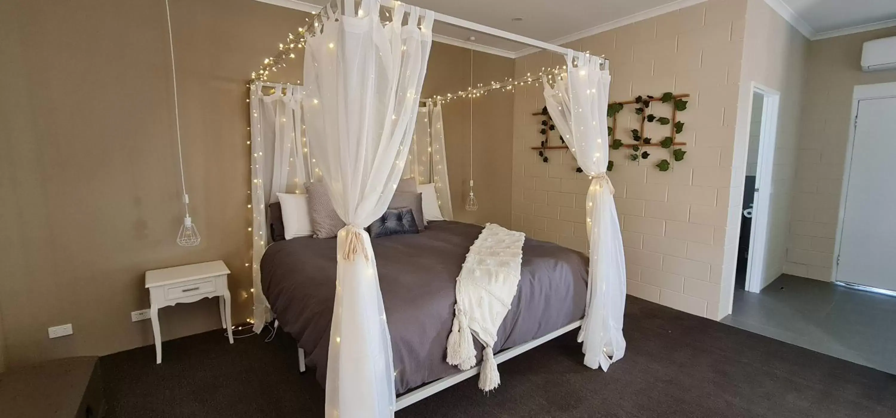 Bed in Comfort Inn & Suites King Avenue
