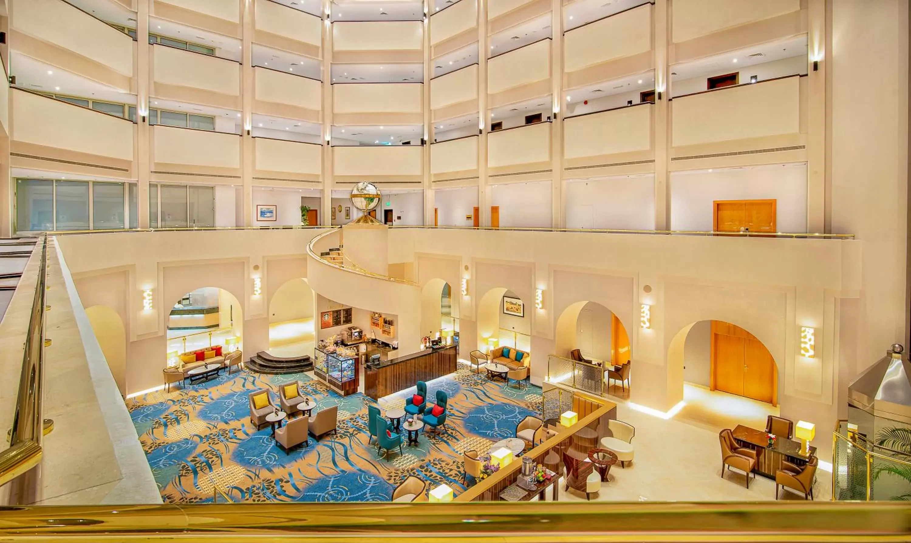 Lobby or reception, Restaurant/Places to Eat in Radisson Blu Hotel & Resort, Al Ain