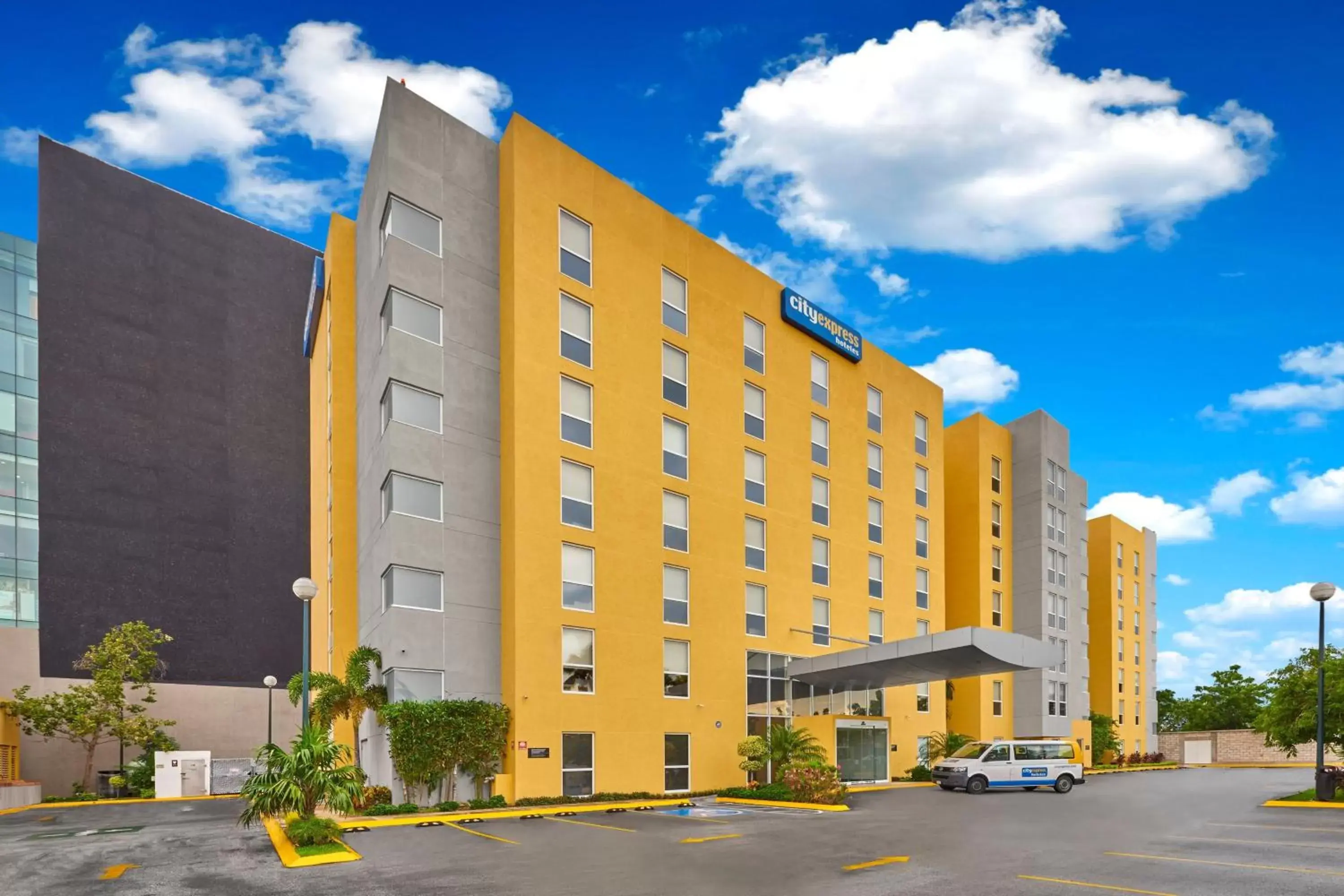 Property Building in City Express by Marriott Mérida