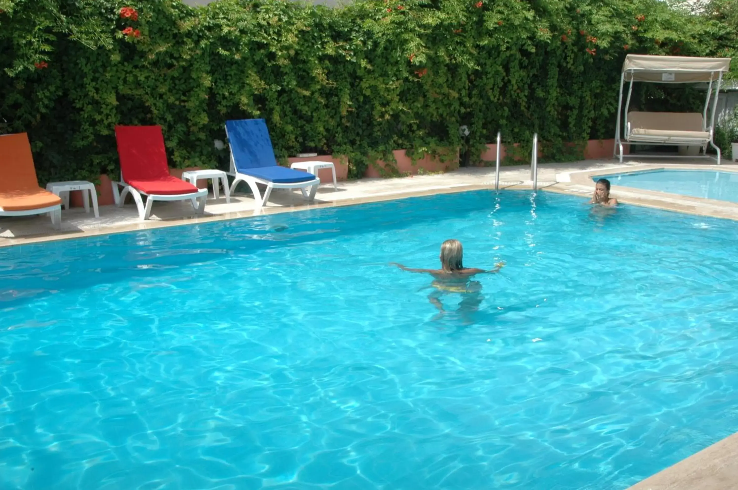 Swimming Pool in Zel Hotel