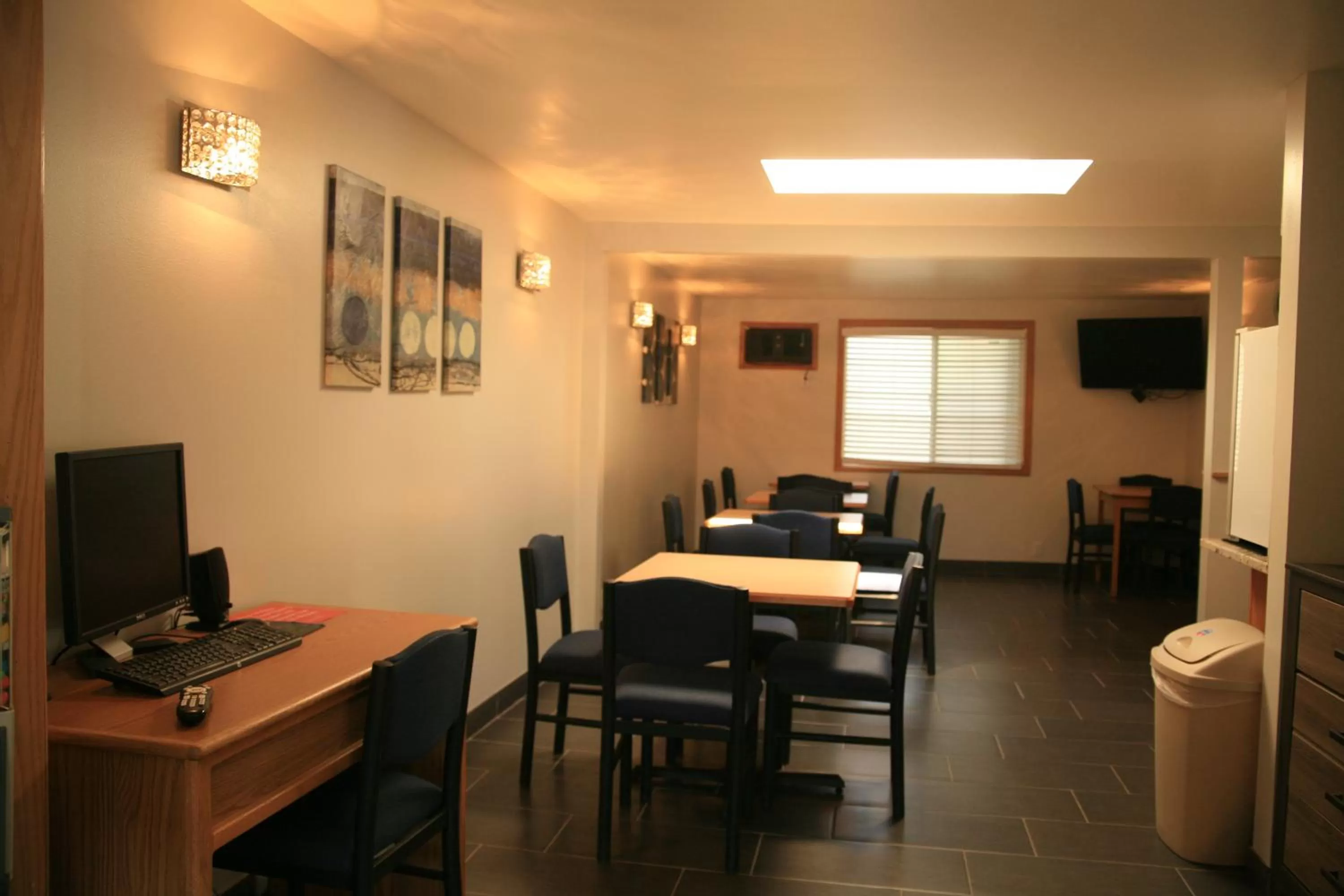 Restaurant/places to eat in Black Canyon Motel