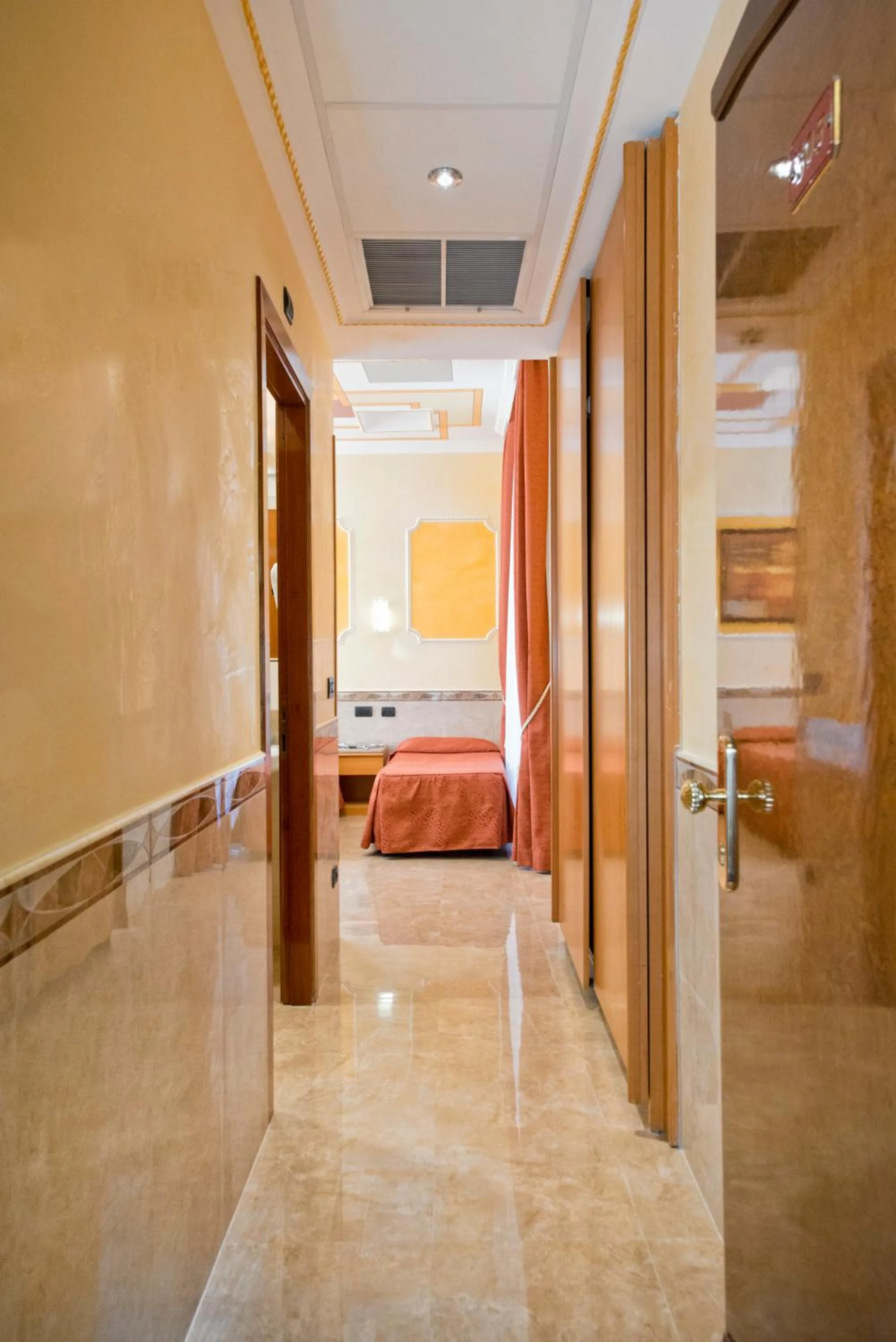 Photo of the whole room, Bed in Hotel Marco Polo Rome