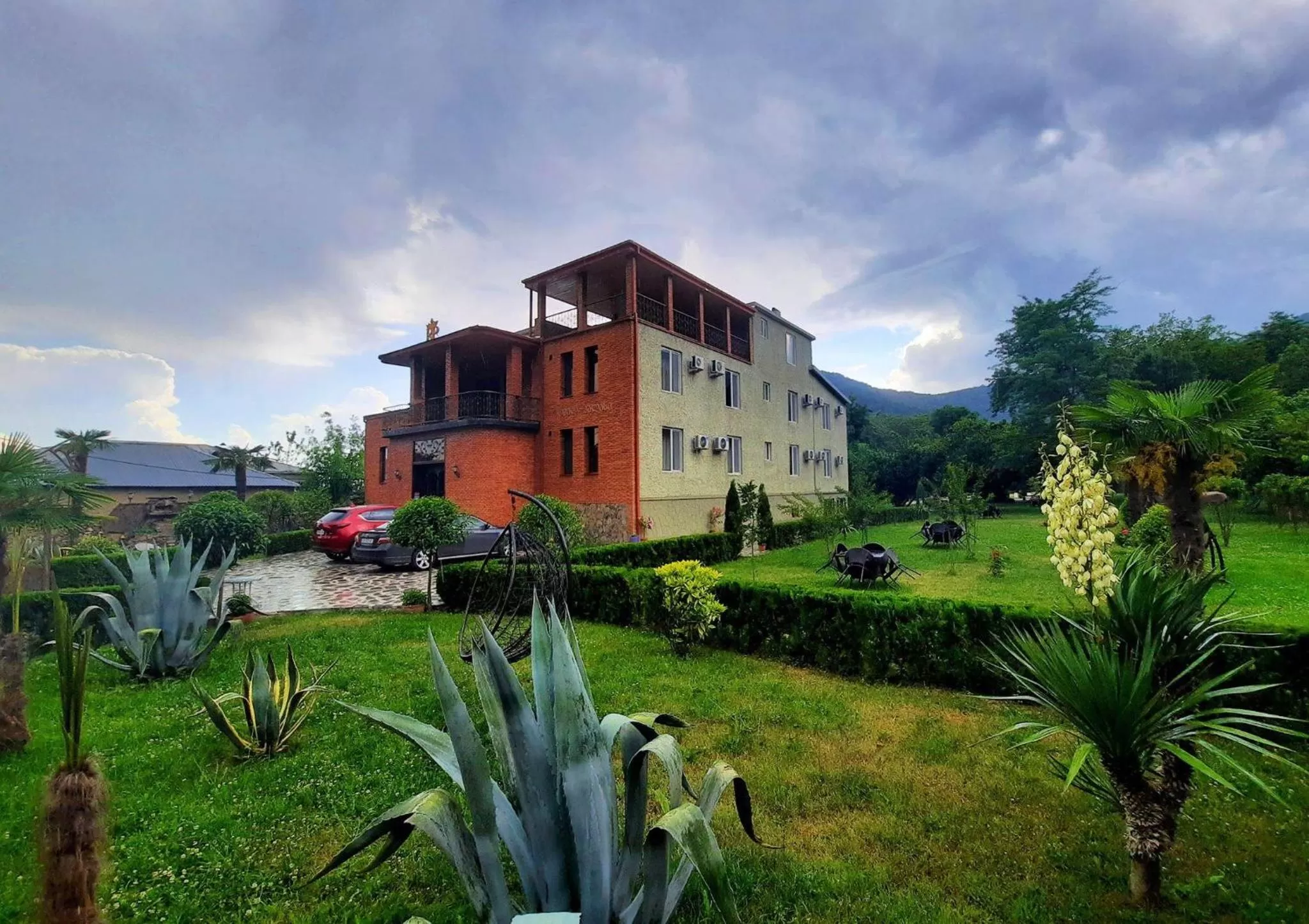 Garden in Royal Palace Hotel, Lagodekhi
