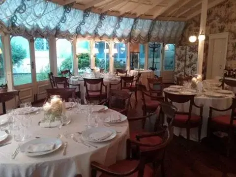 Restaurant/Places to Eat in Resort Dei Limoni