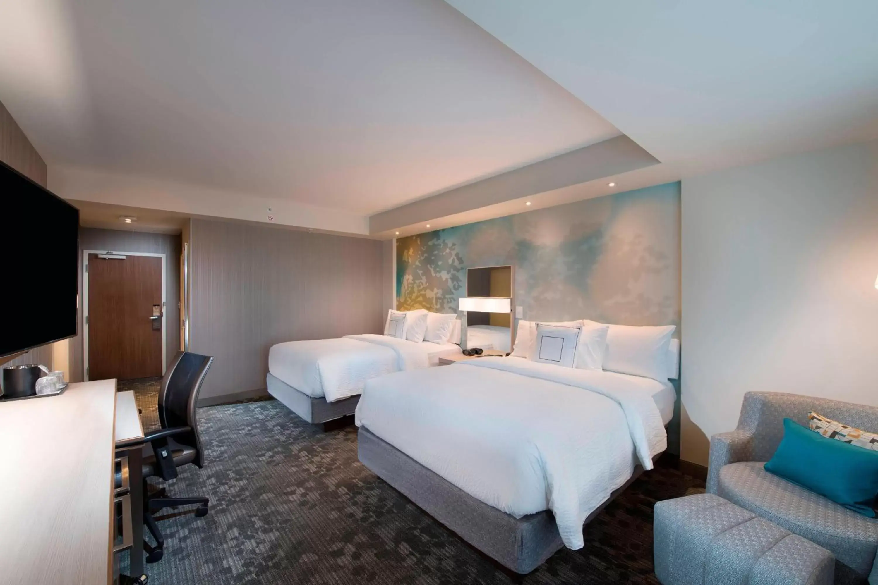 Photo of the whole room, Bed in Courtyard by Marriott Atlanta Alpharetta/Avalon Area