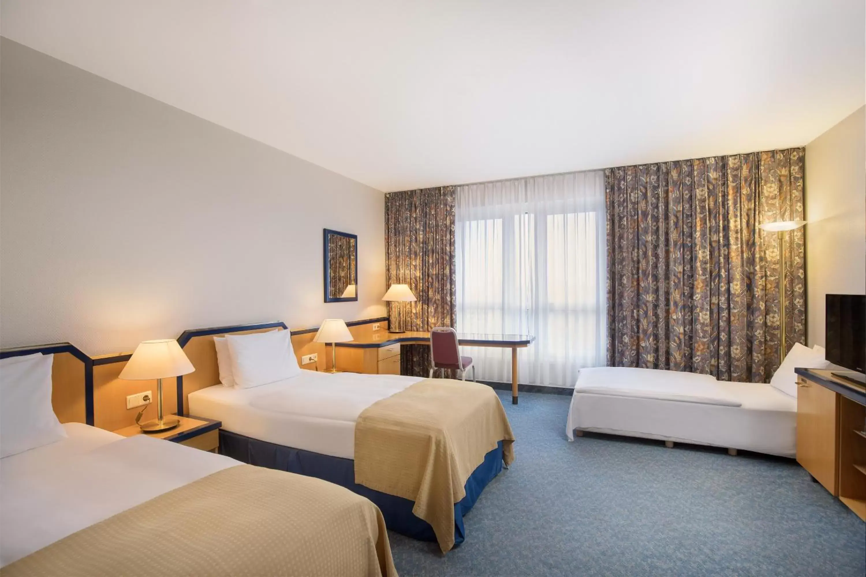 Bedroom, Bed in Holiday Inn Hamburg, an IHG Hotel Bedroom, Bed in Holiday Inn Hamburg, an IHG Hotel