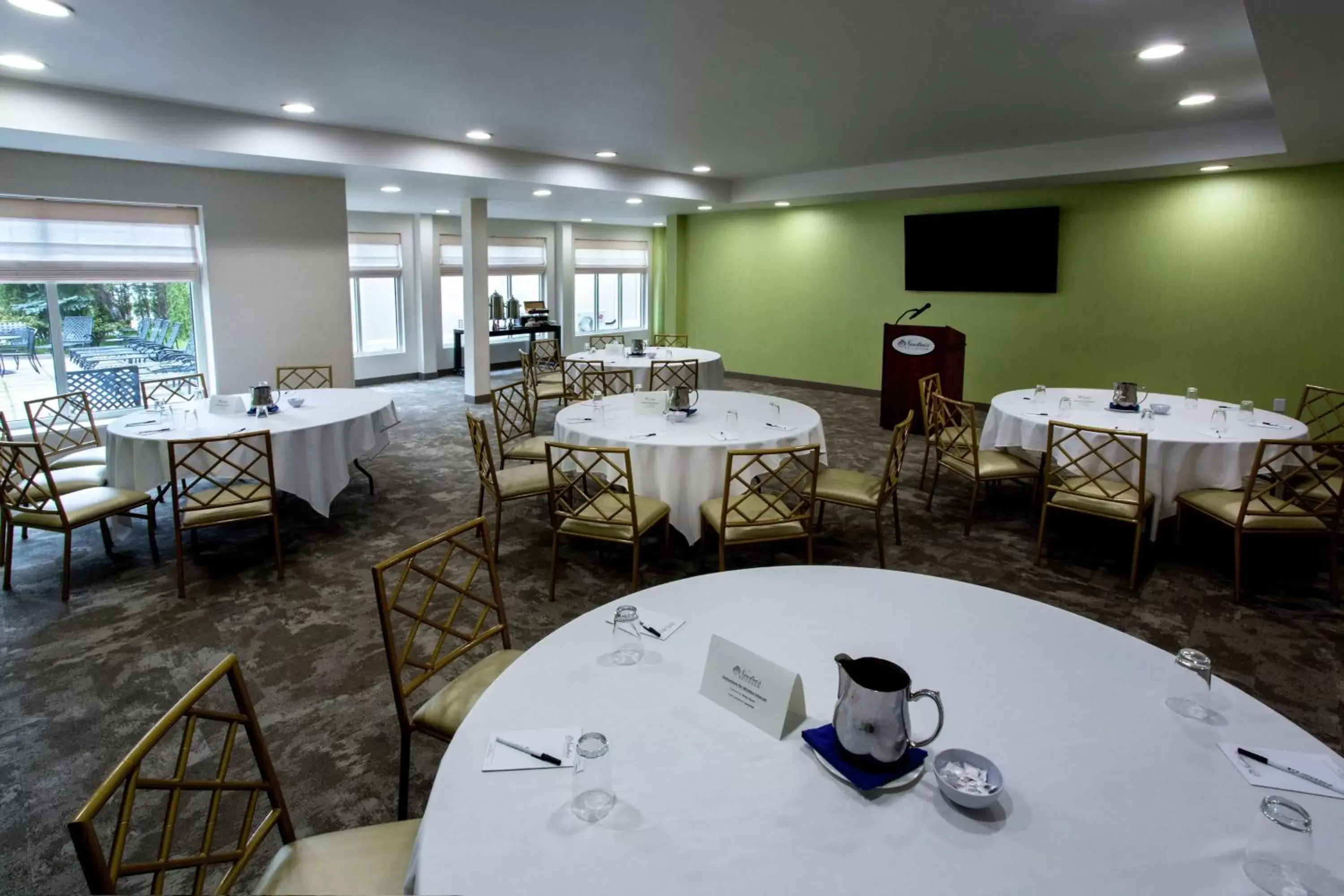 Meeting/conference room, Restaurant/Places to Eat in Hilton Garden Inn New York/Staten Island