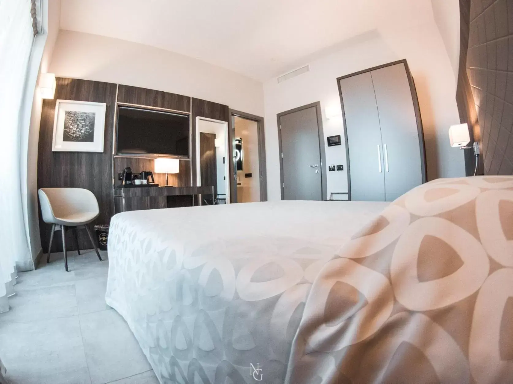 TV and multimedia, Bed in Hotel Kuma