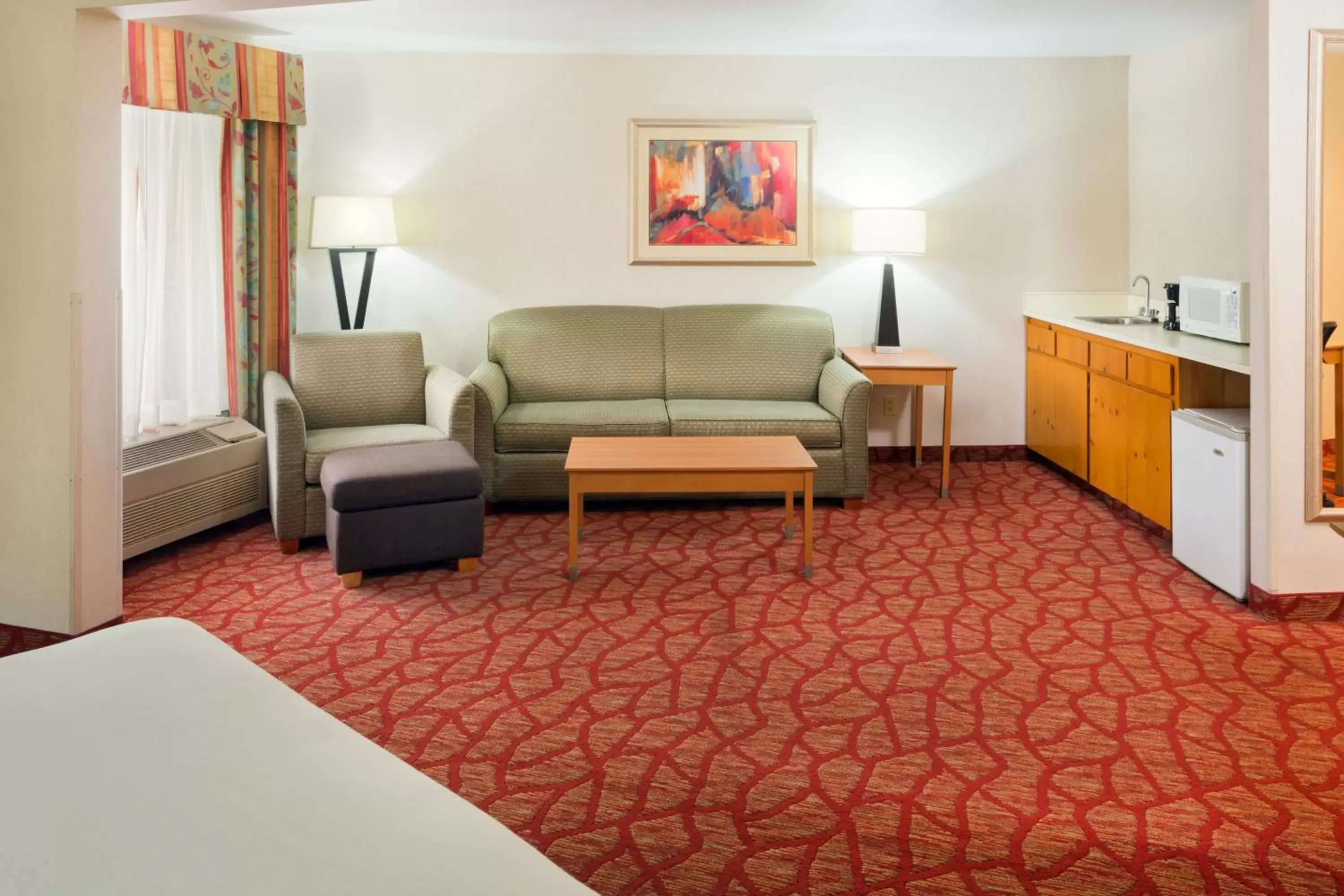 Photo of the whole room, Seating Area in Holiday Inn Express Roseburg, an IHG Hotel