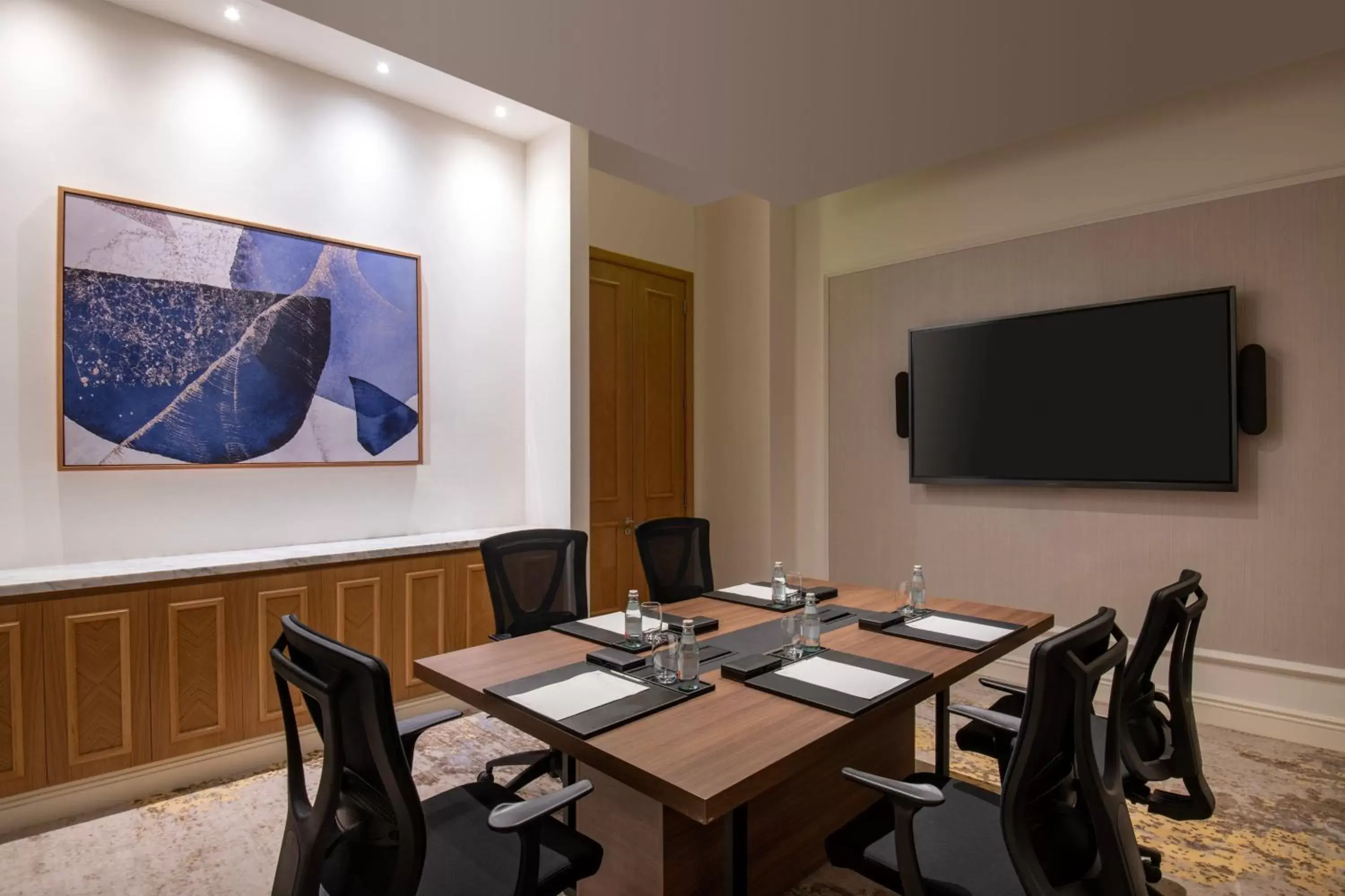 Meeting/conference room, TV/Entertainment Center in The St. Regis Doha