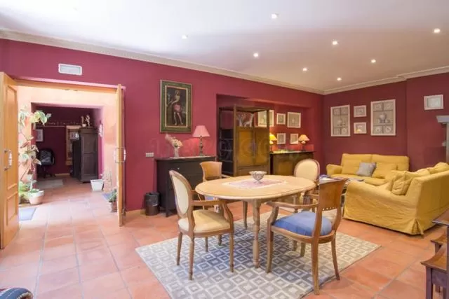 Communal lounge/ TV room in Hotel Sara De Ur