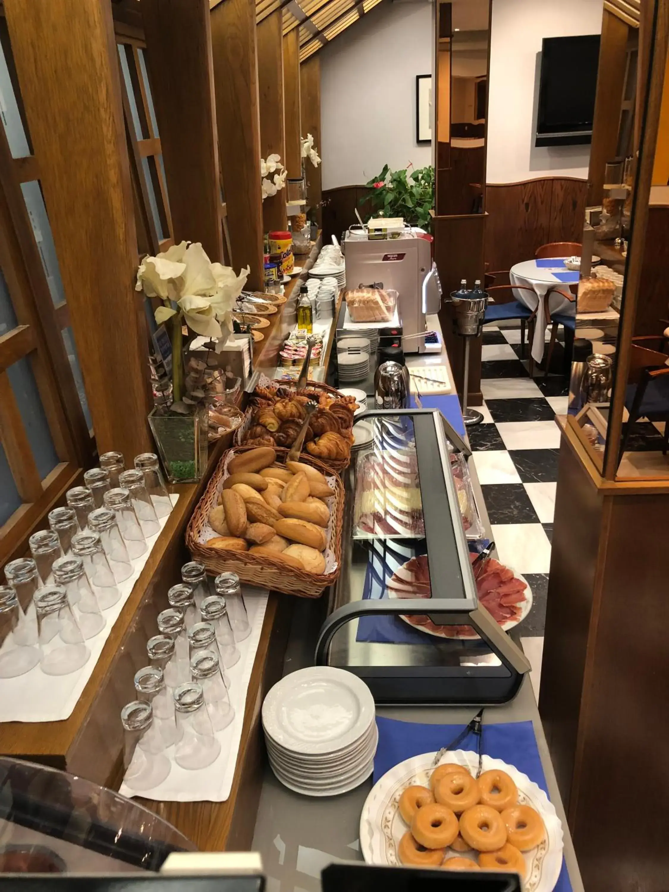Buffet breakfast in Hotel Cordón