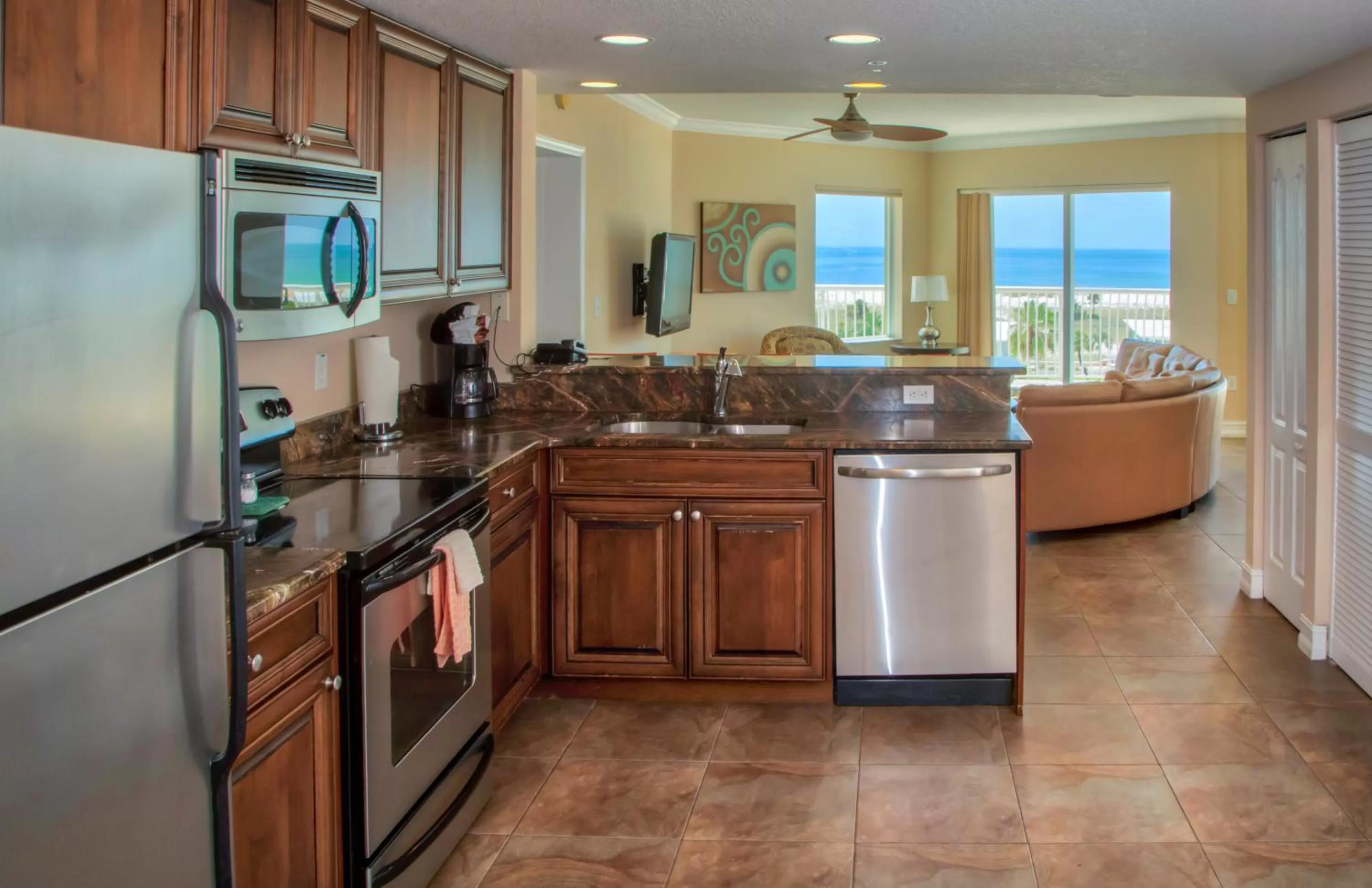 Kitchen or kitchenette in Crystal Palms Beach Resort