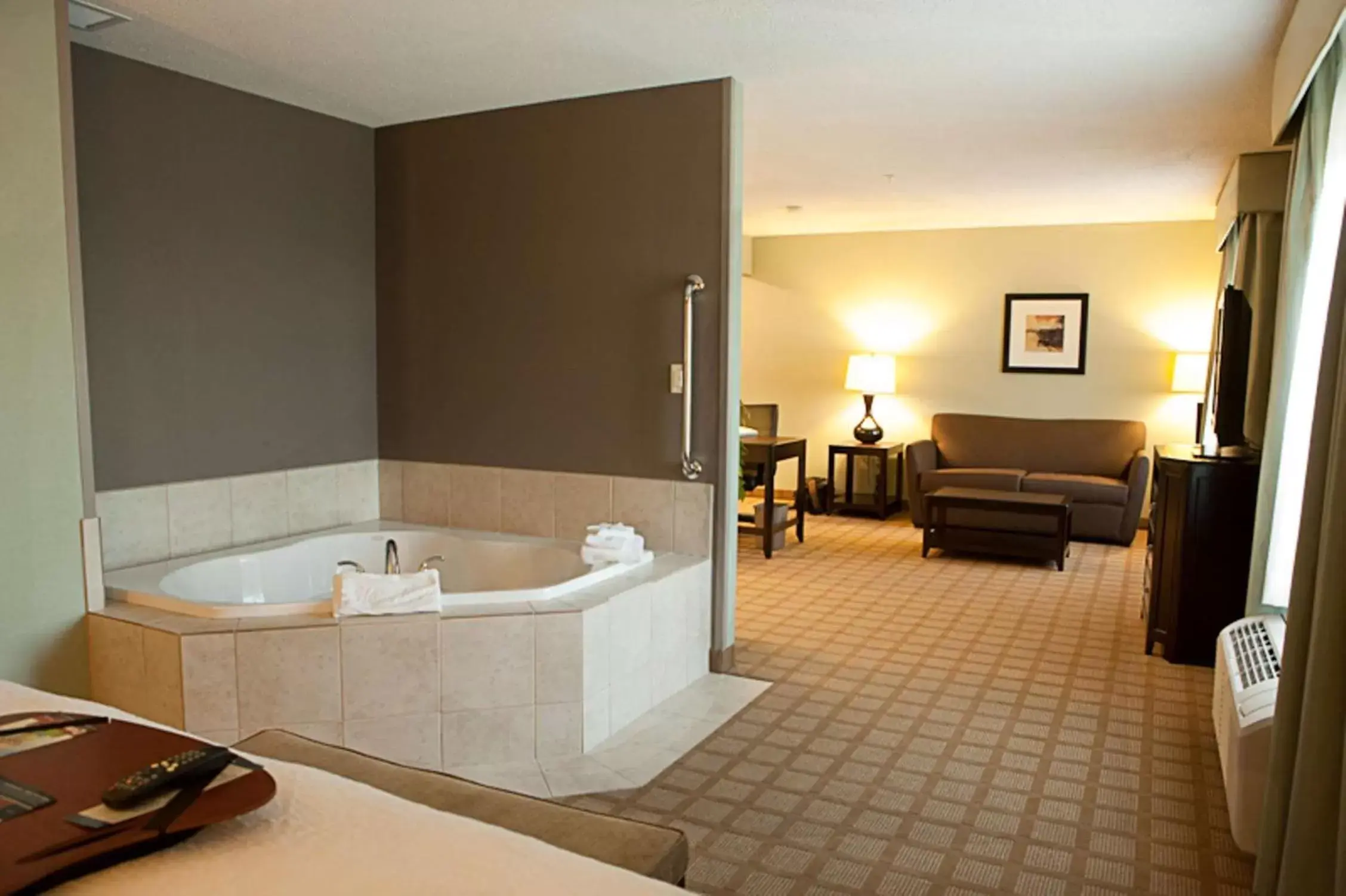 Bed, Bathroom in Hampton Inn & Suites Detroit-Canton