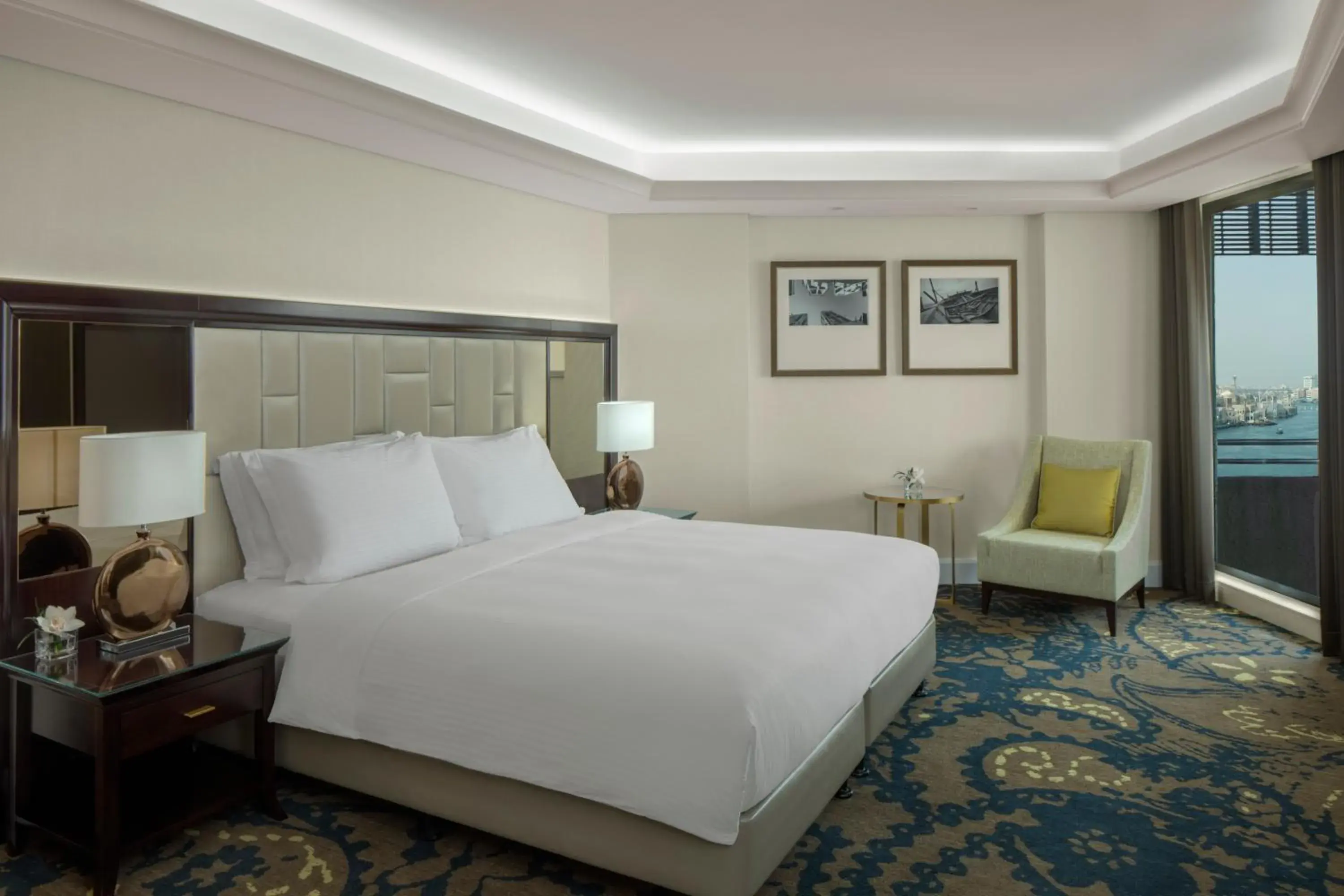 Bedroom, Bed in Radisson Blu Hotel, Dubai Deira Creek
