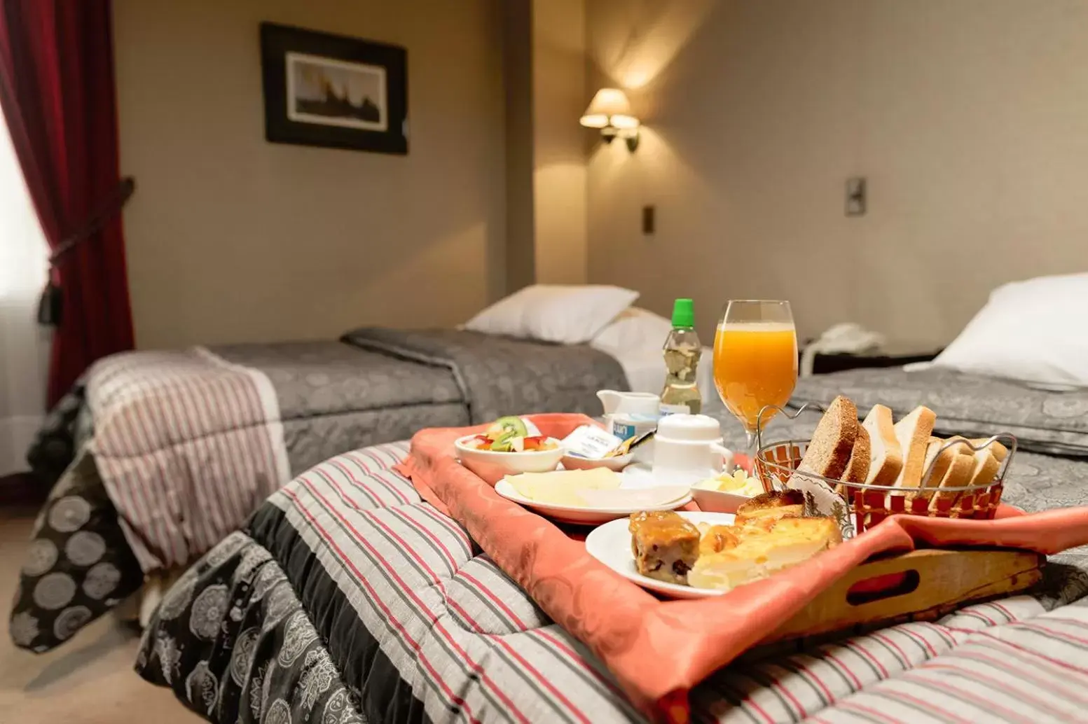 Breakfast, Bed in Hotel Isla Rey Jorge