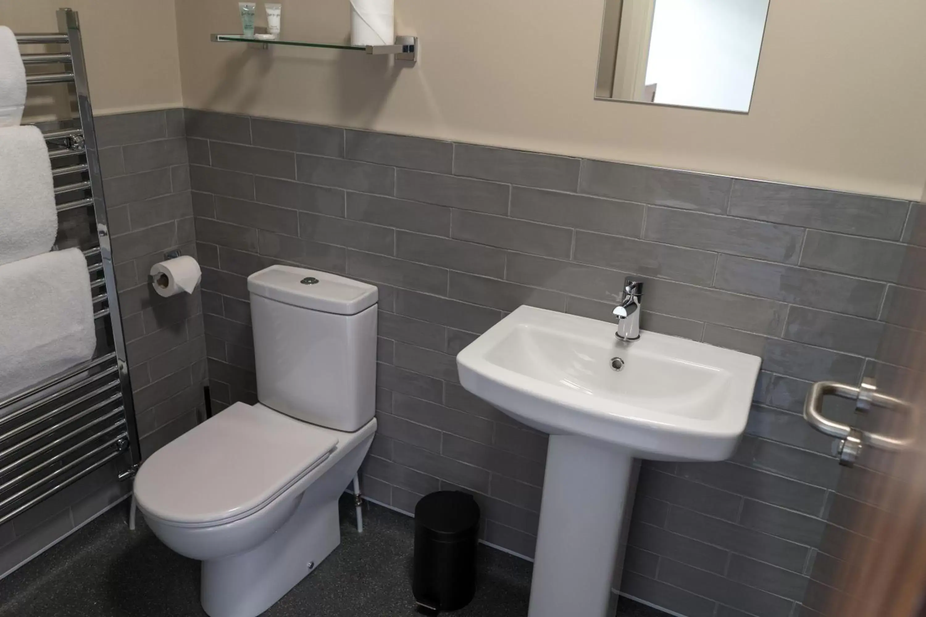 Bathroom in Tredegar Arms Hotel