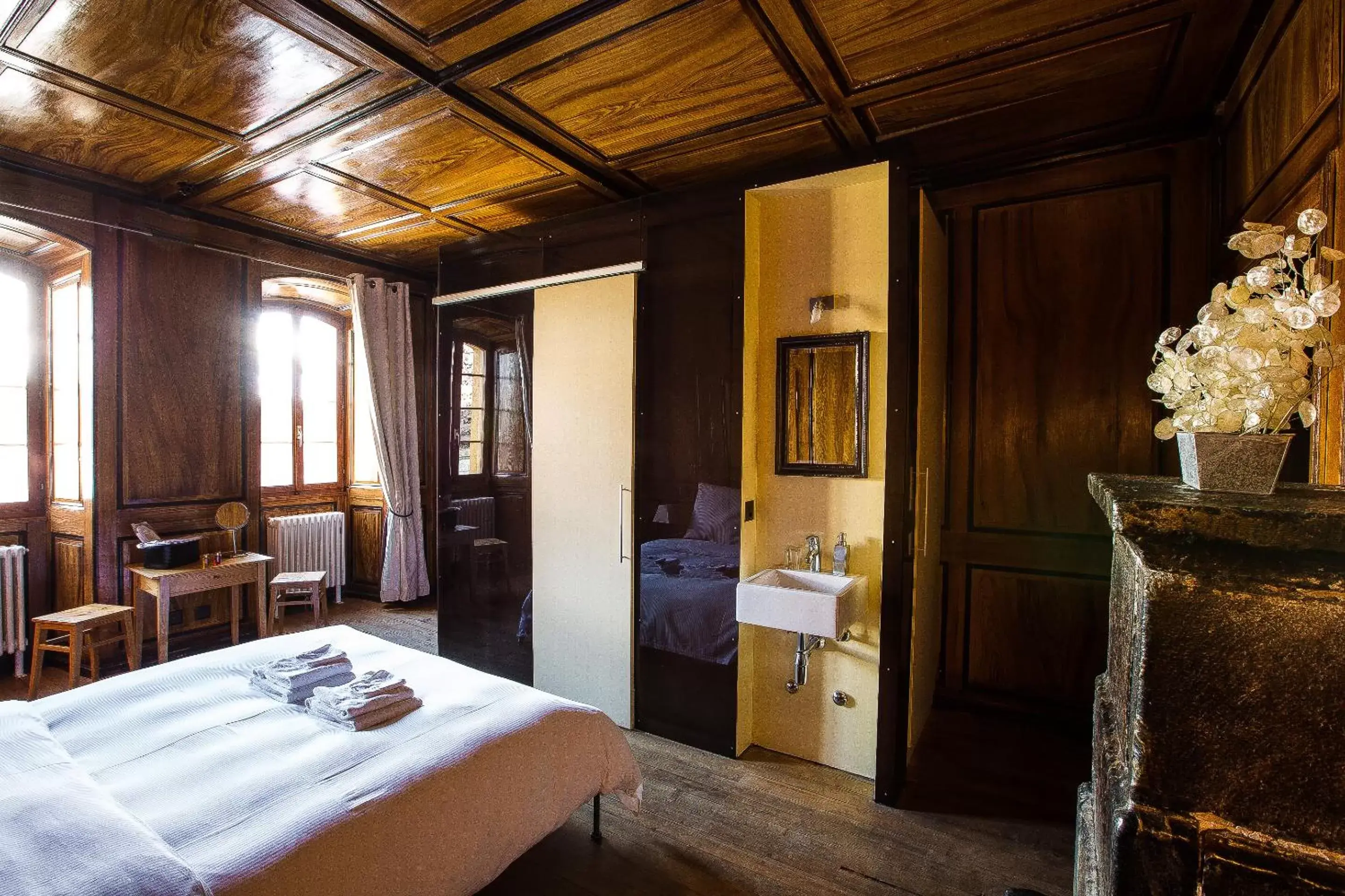 Photo of the whole room, Bed in La Grande Maison