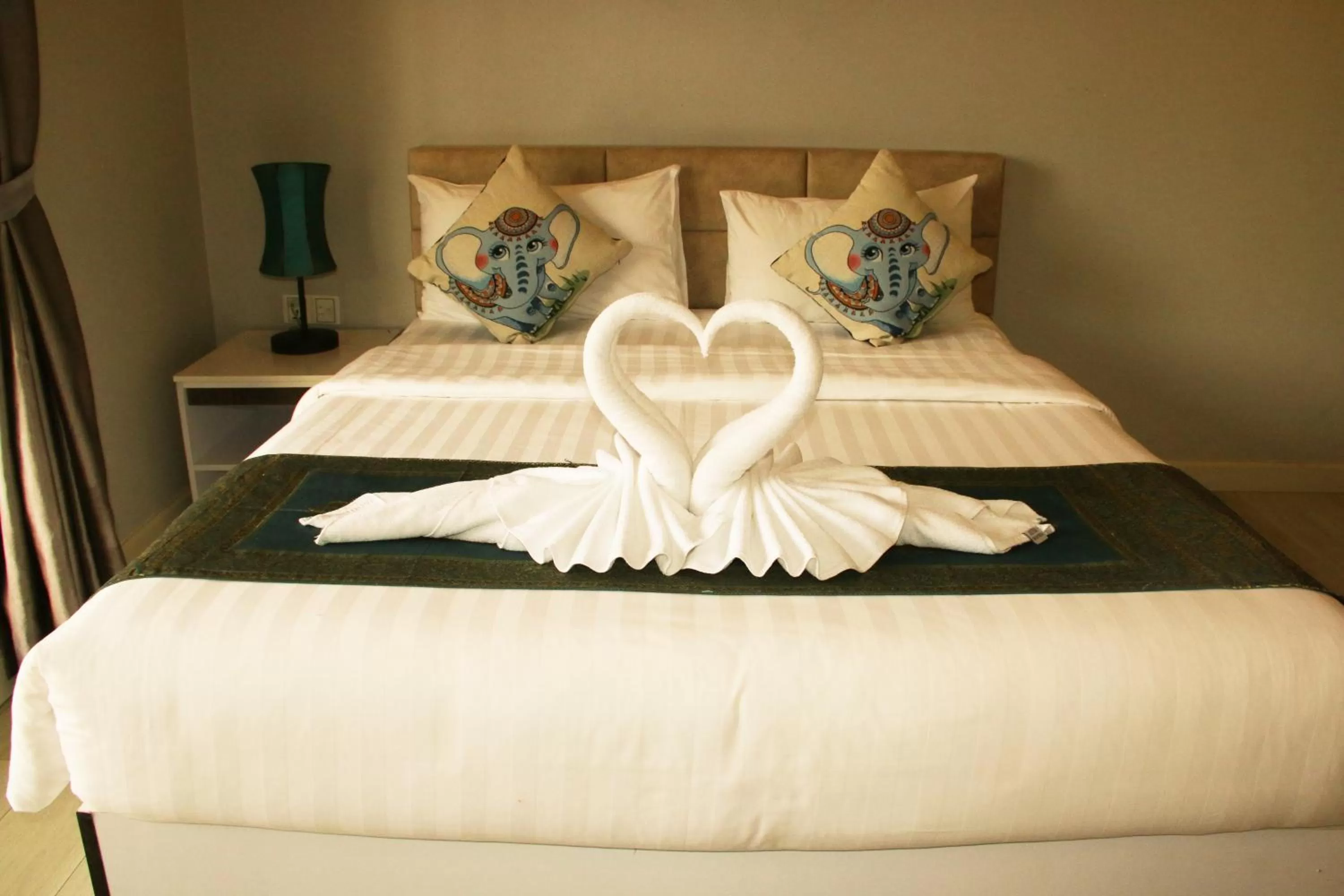 Living room, Bed in Ostro Hotel