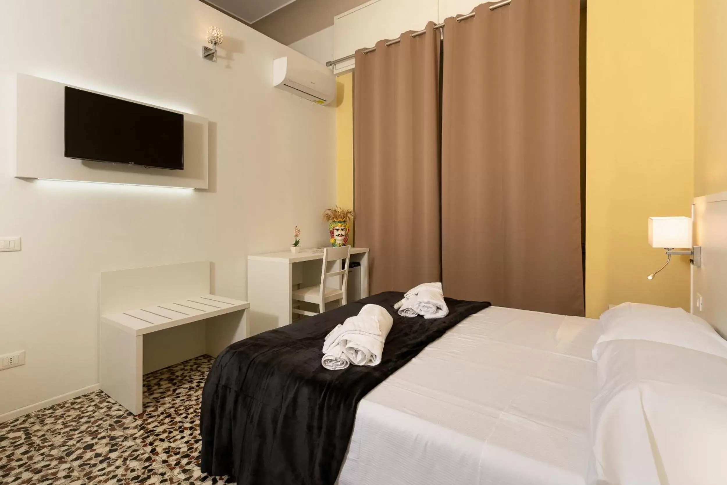 Bedroom, Bed in Regina Margherita - Bed and Breakfast & Rooftop Lounge Bar