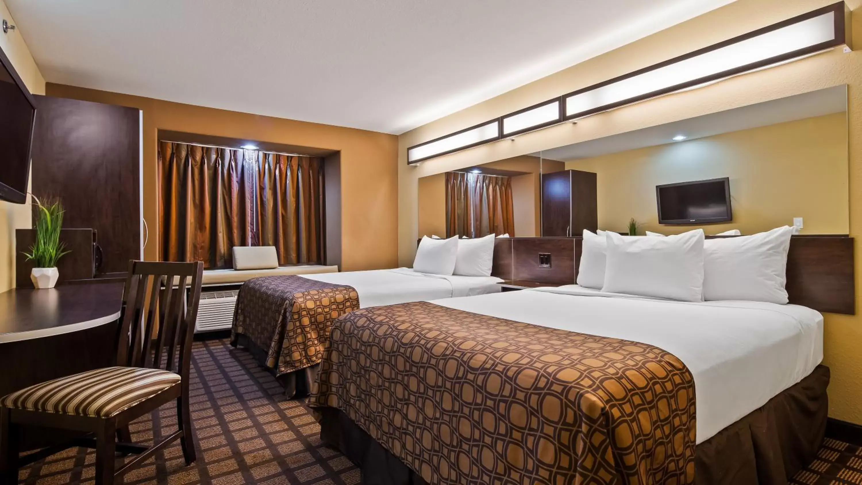 Bed in Microtel Inn & Suites by Wyndham Round Rock