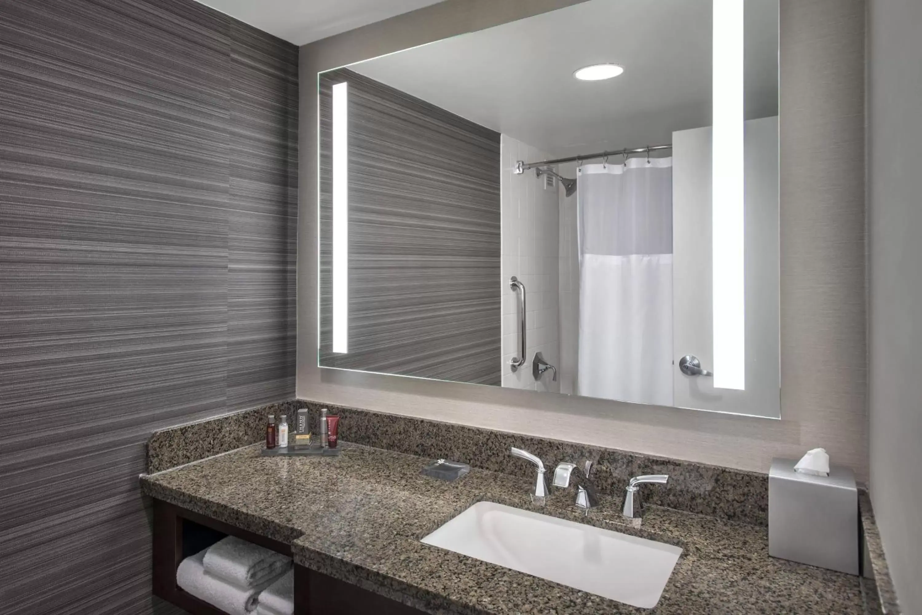 Bathroom in Newark Liberty International Airport Marriott