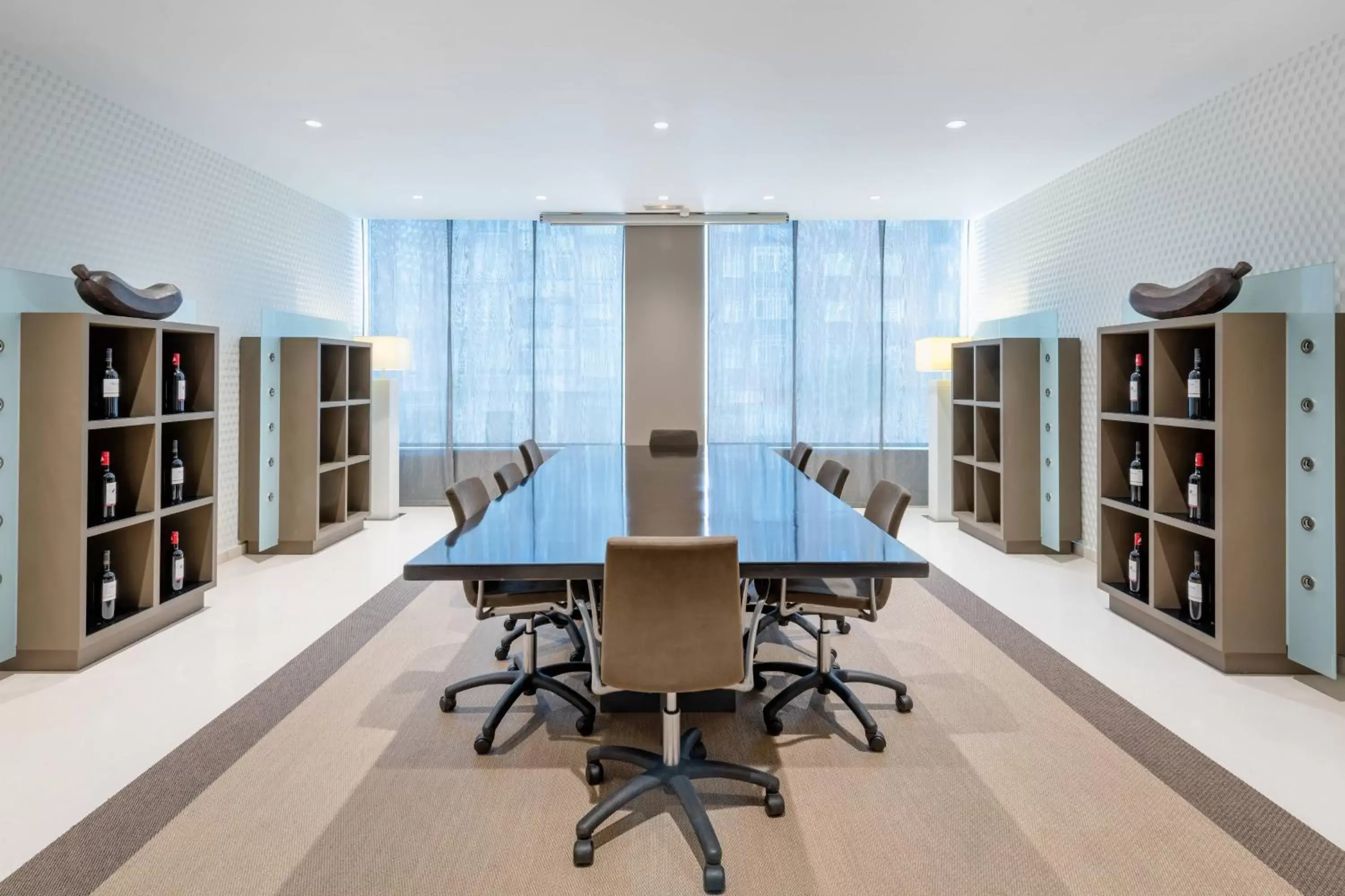 Meeting/conference room in AC Hotel La Rioja by Marriott