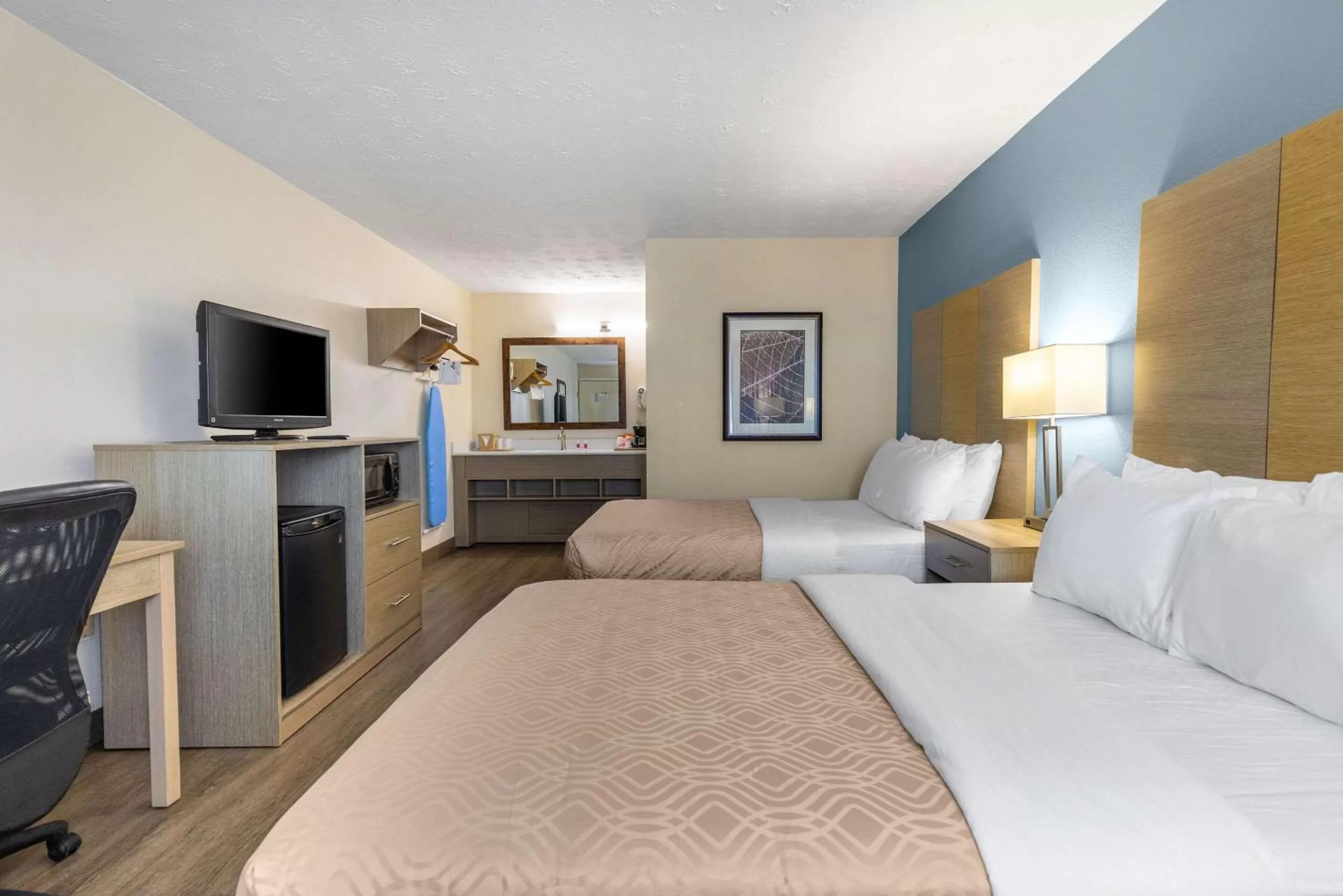 Photo of the whole room, Bed in Econo Lodge Middlesboro